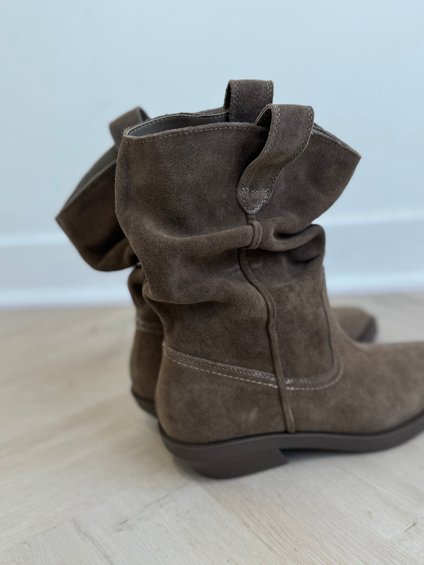 真皮麂皮皺褶尖頭短BOOT