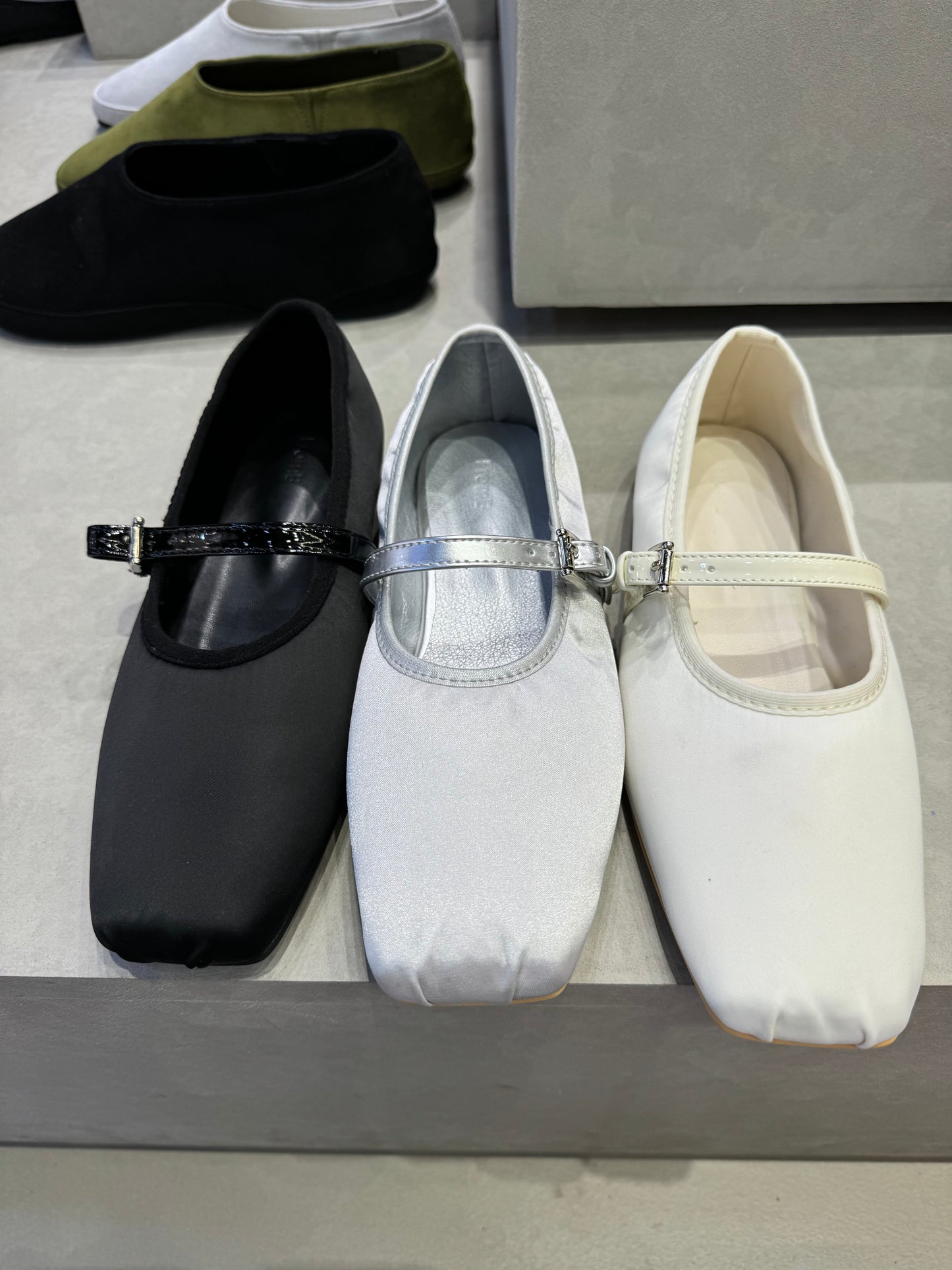 絲質併幼皮帶MARYJANE鞋 ( 黑/白/灰 )