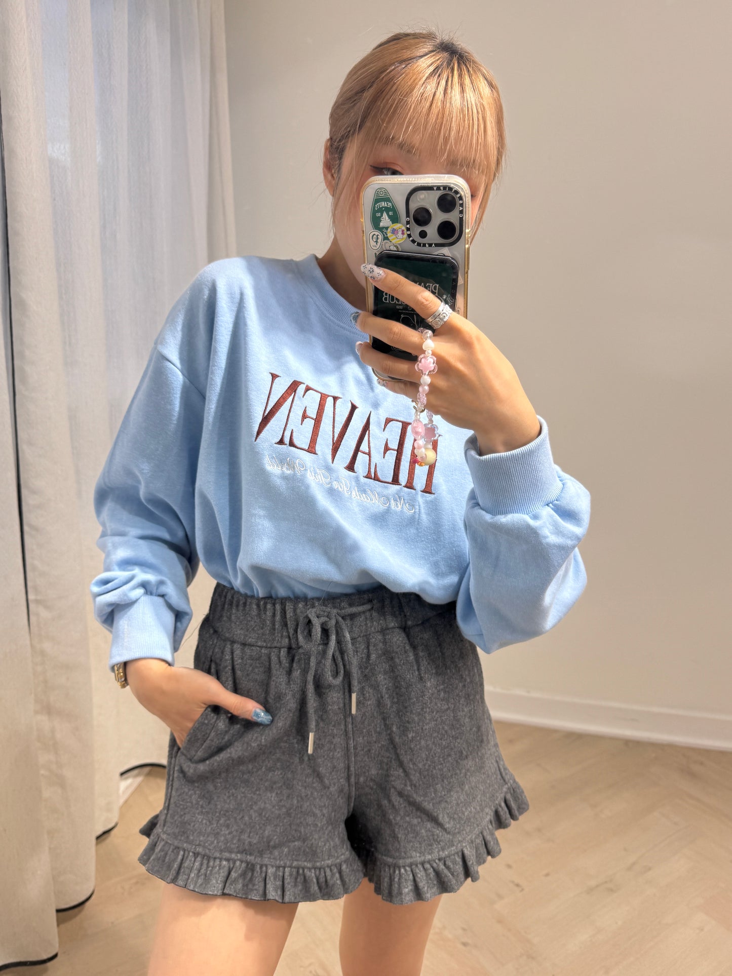 深灰色花邊腳綿絨短褲