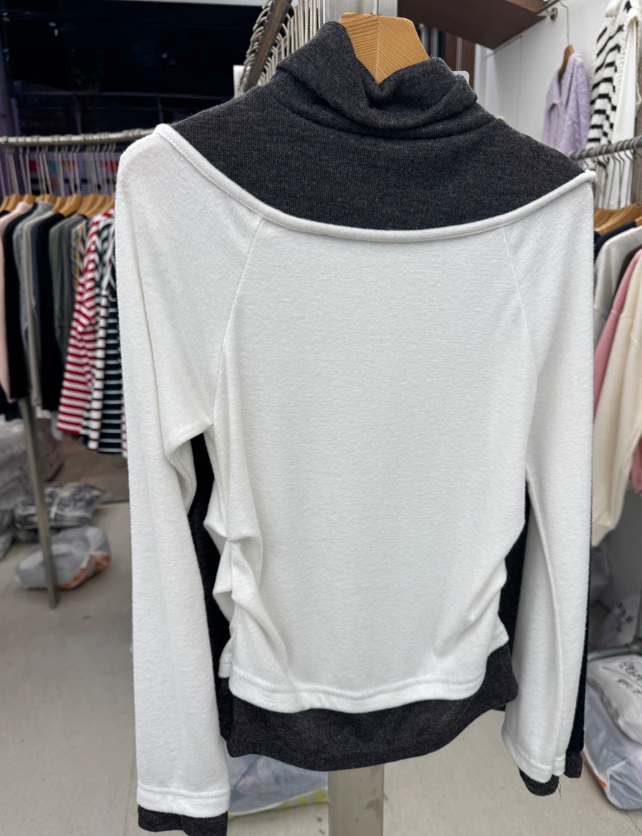 假兩件拼色樽領上衣 ( 黑白/啡灰/黑灰 )