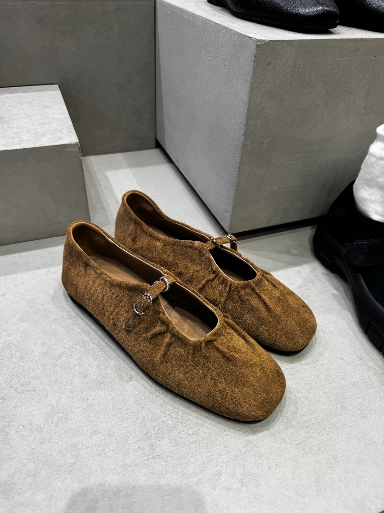 皺褶麂布MARYJANE ( 啡/黑 )