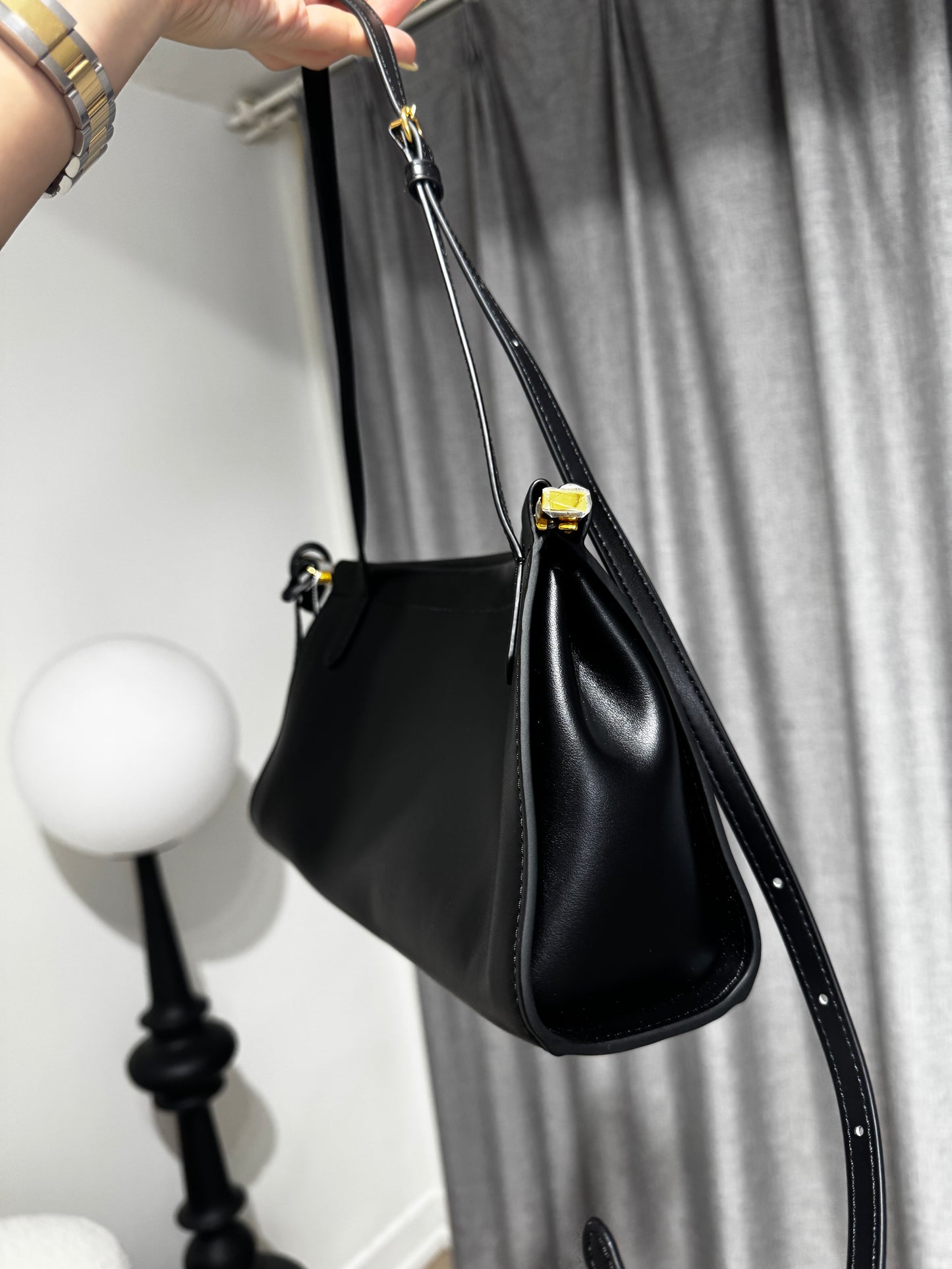 黑色扁形真皮手袋