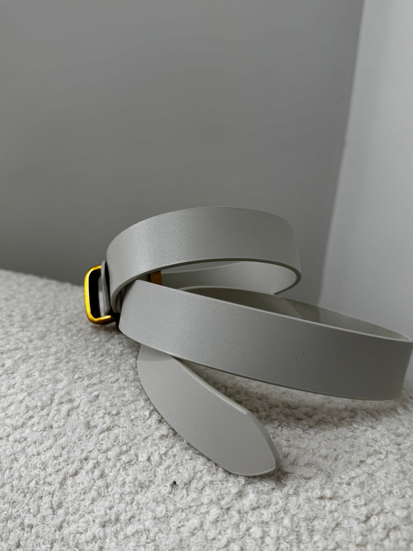 米白色金扣真皮皮帶