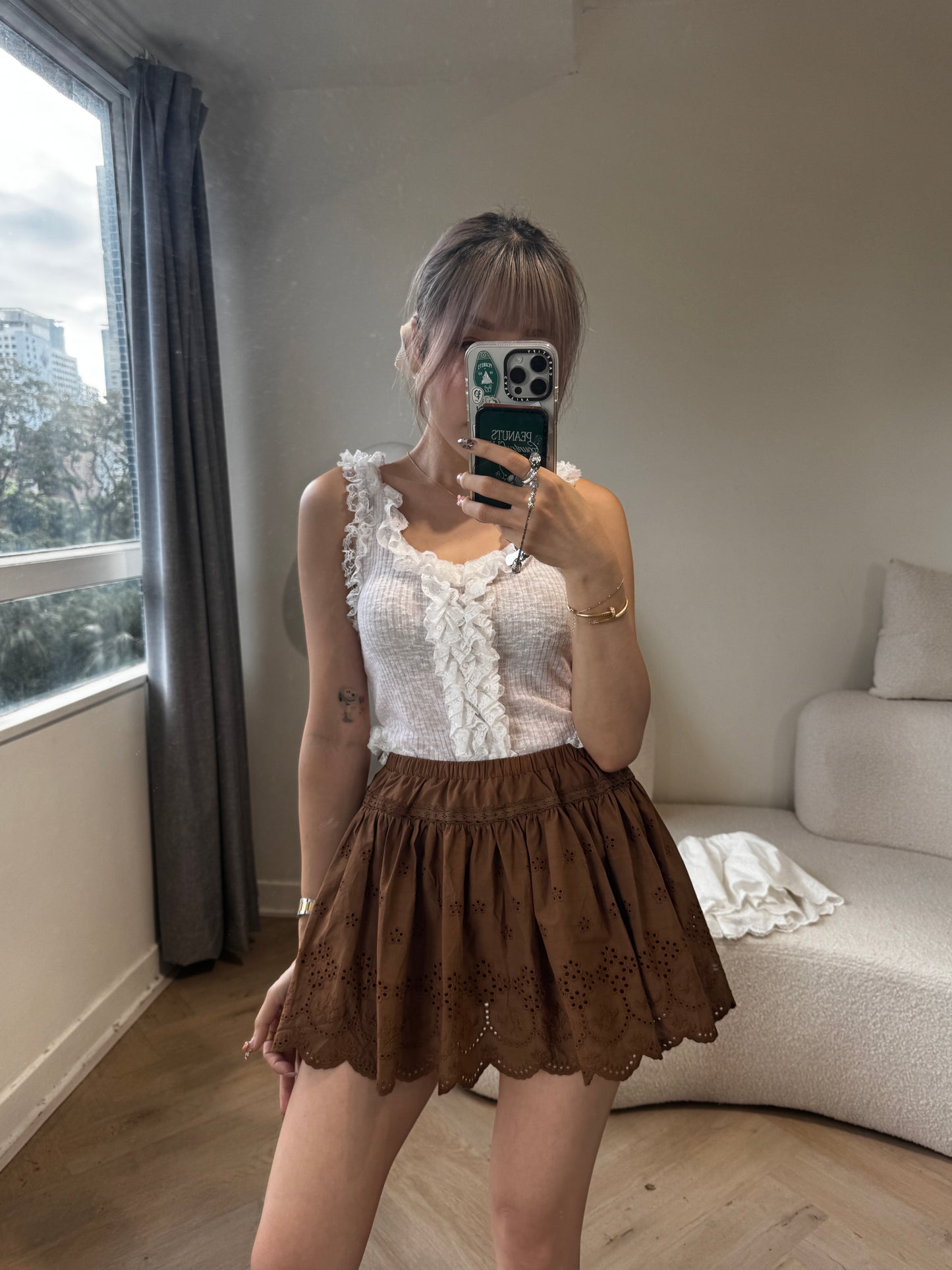 勾花波浪邊短裙 ( 白/啡 )