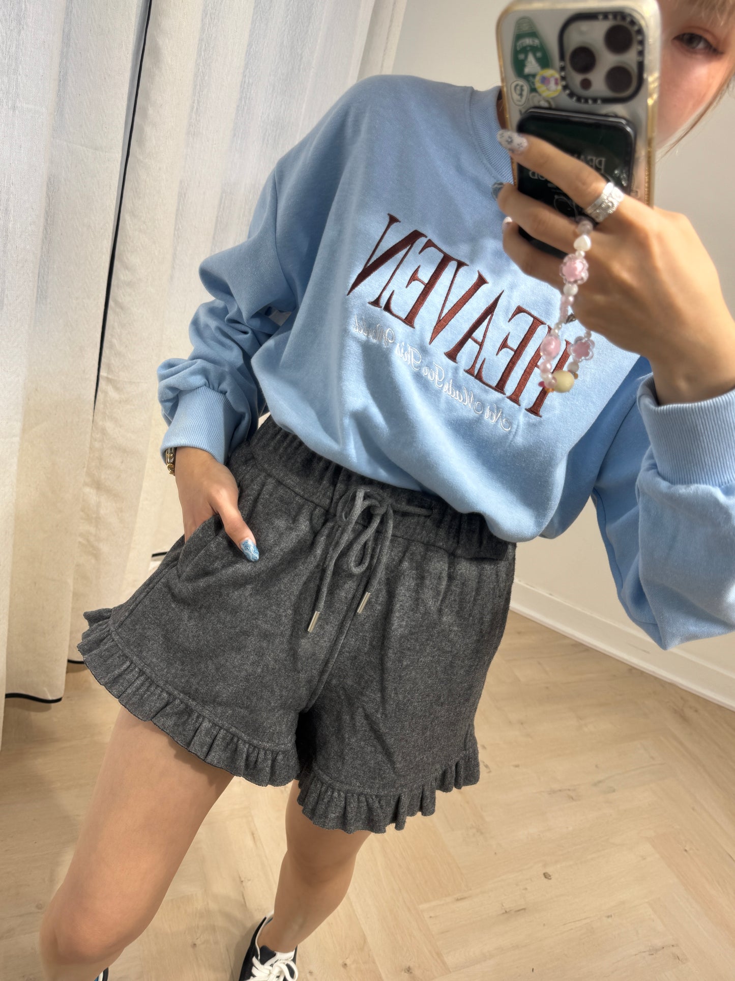 深灰色花邊腳綿絨短褲