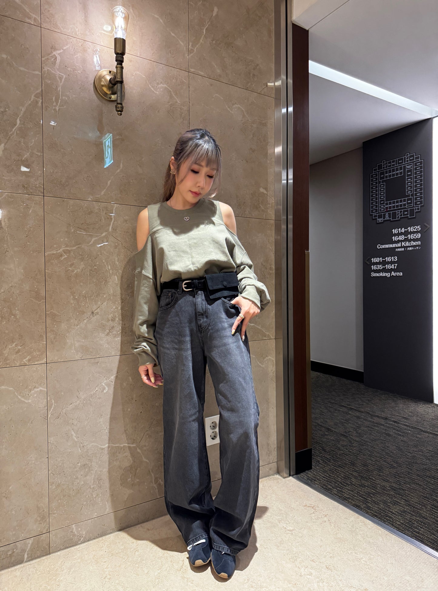 心心銀扣露肩衛衣 ( 黑/米白/灰/淡軍綠 )