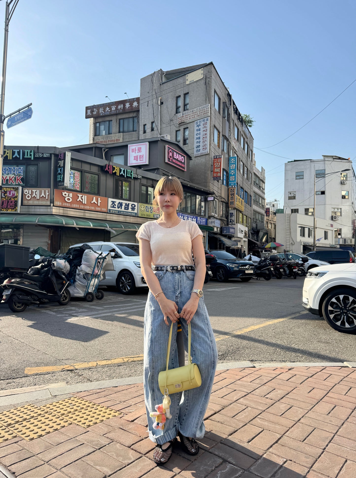 圓筒形真皮手袋 （ 黑/白/粉/黃 ）
