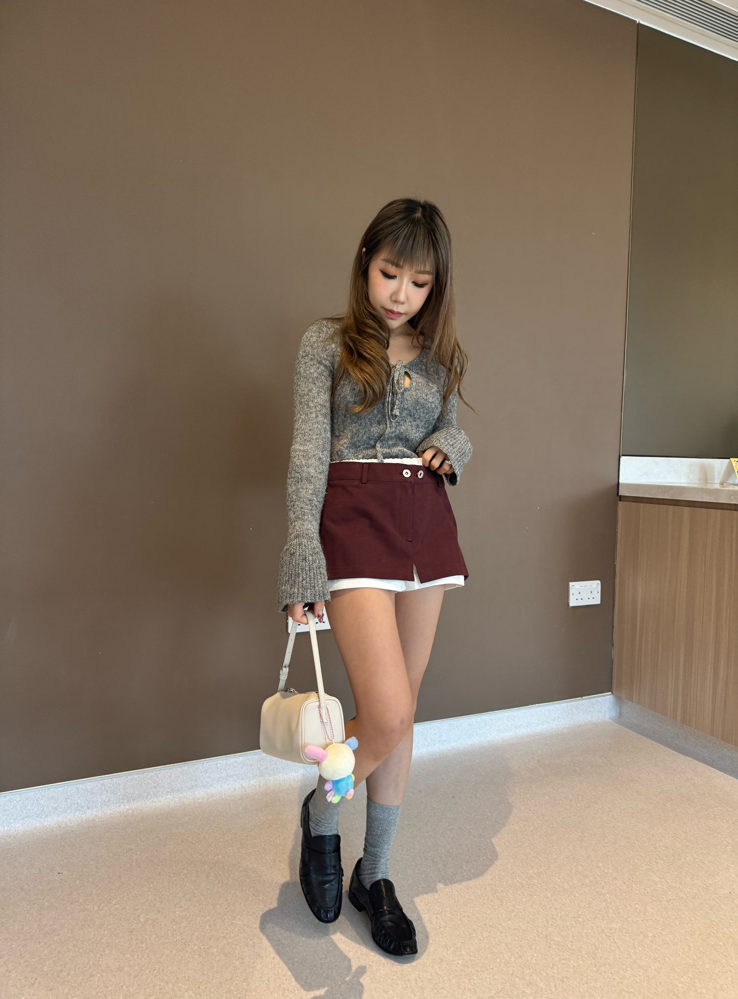 綁繩喇叭袖冷線上衣 ( 灰/米白 )