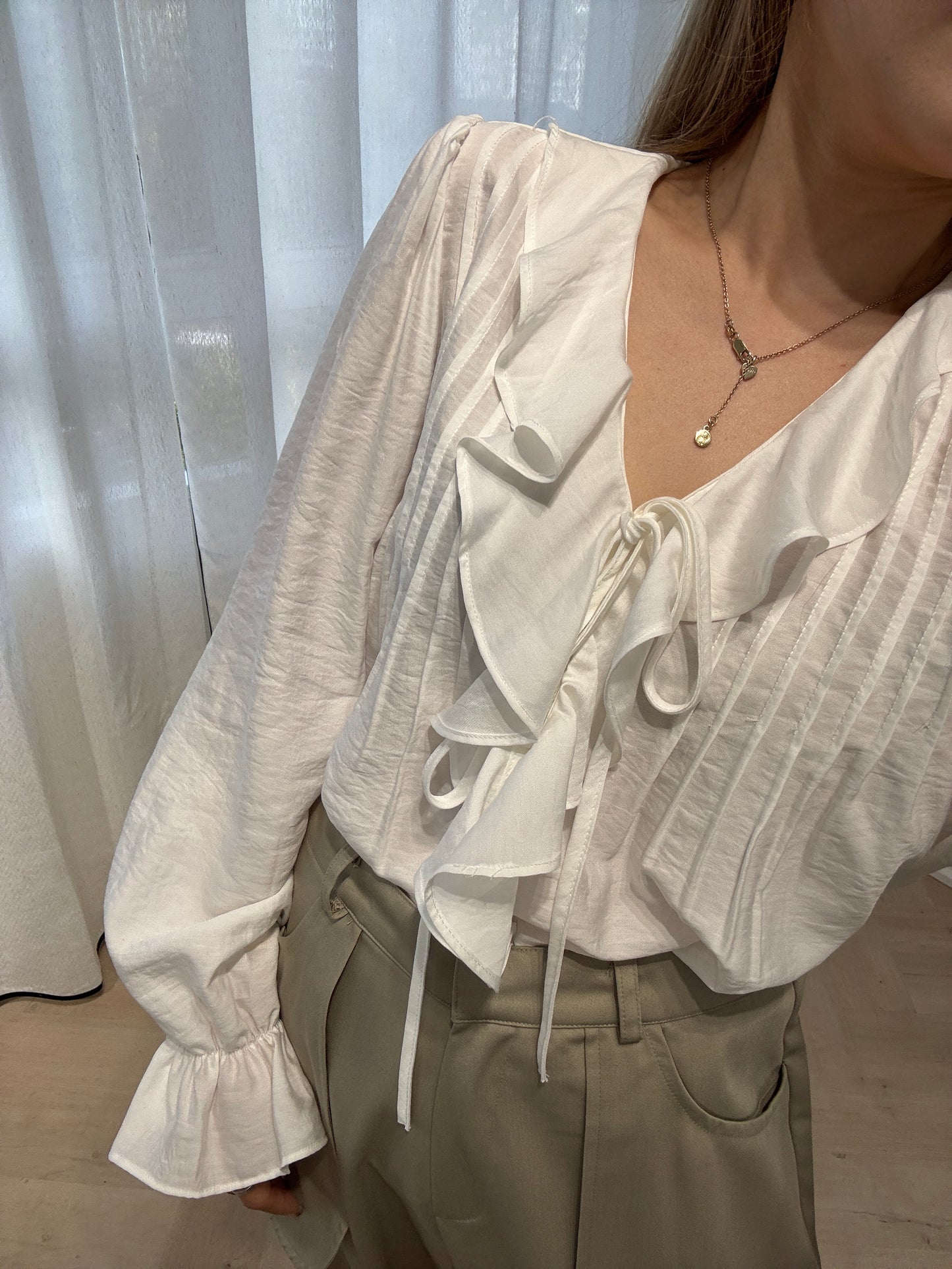RUFFLE喇叭袖上衣 ( 白/米 )