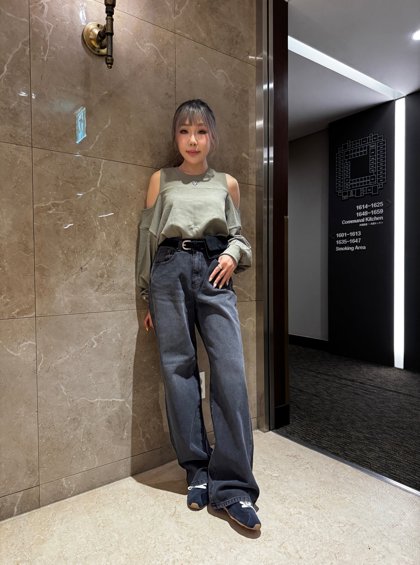 心心銀扣露肩衛衣 ( 黑/米白/灰/淡軍綠 )