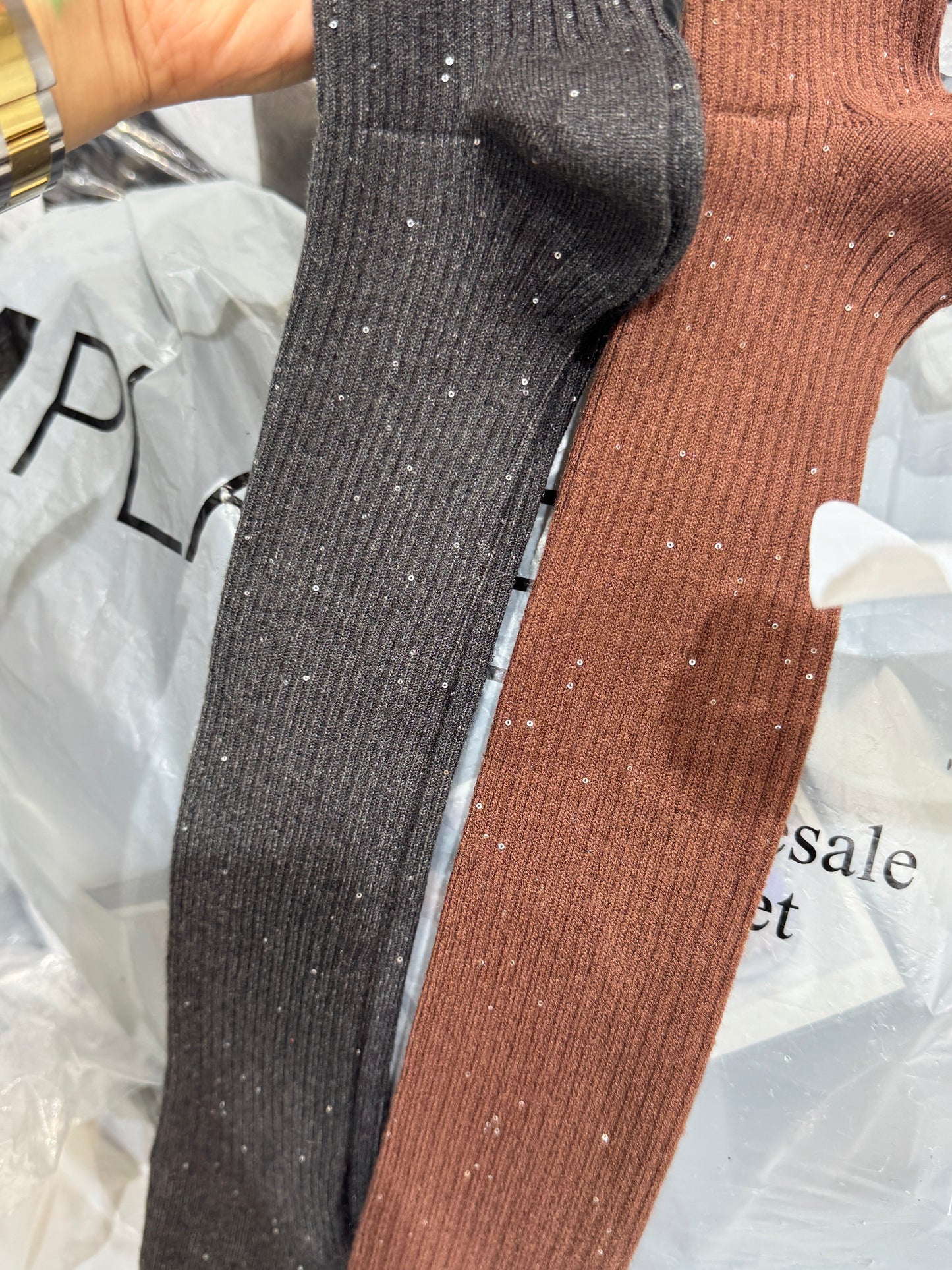 細閃片暗紋中長襪 ( 深灰/啡 )