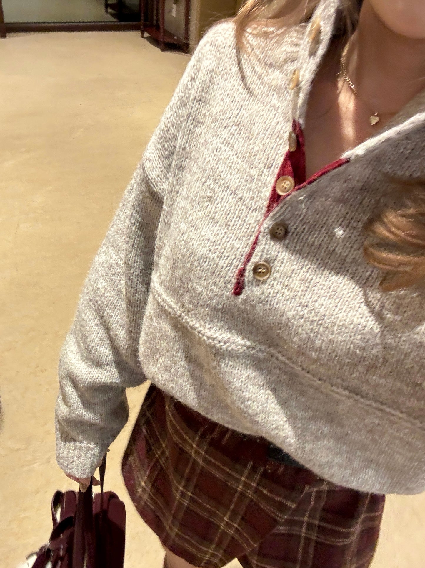 鈕扣企領混線冷衫 ( 米杏/淺灰 )