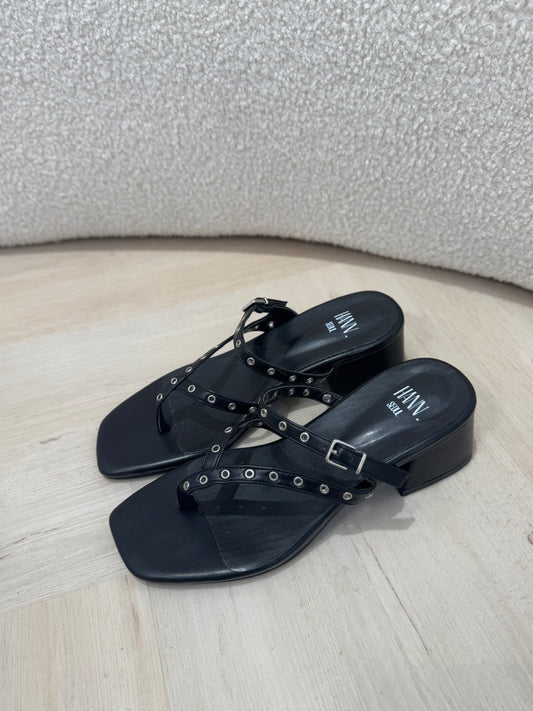 圓釘幼帶矮踭涼鞋