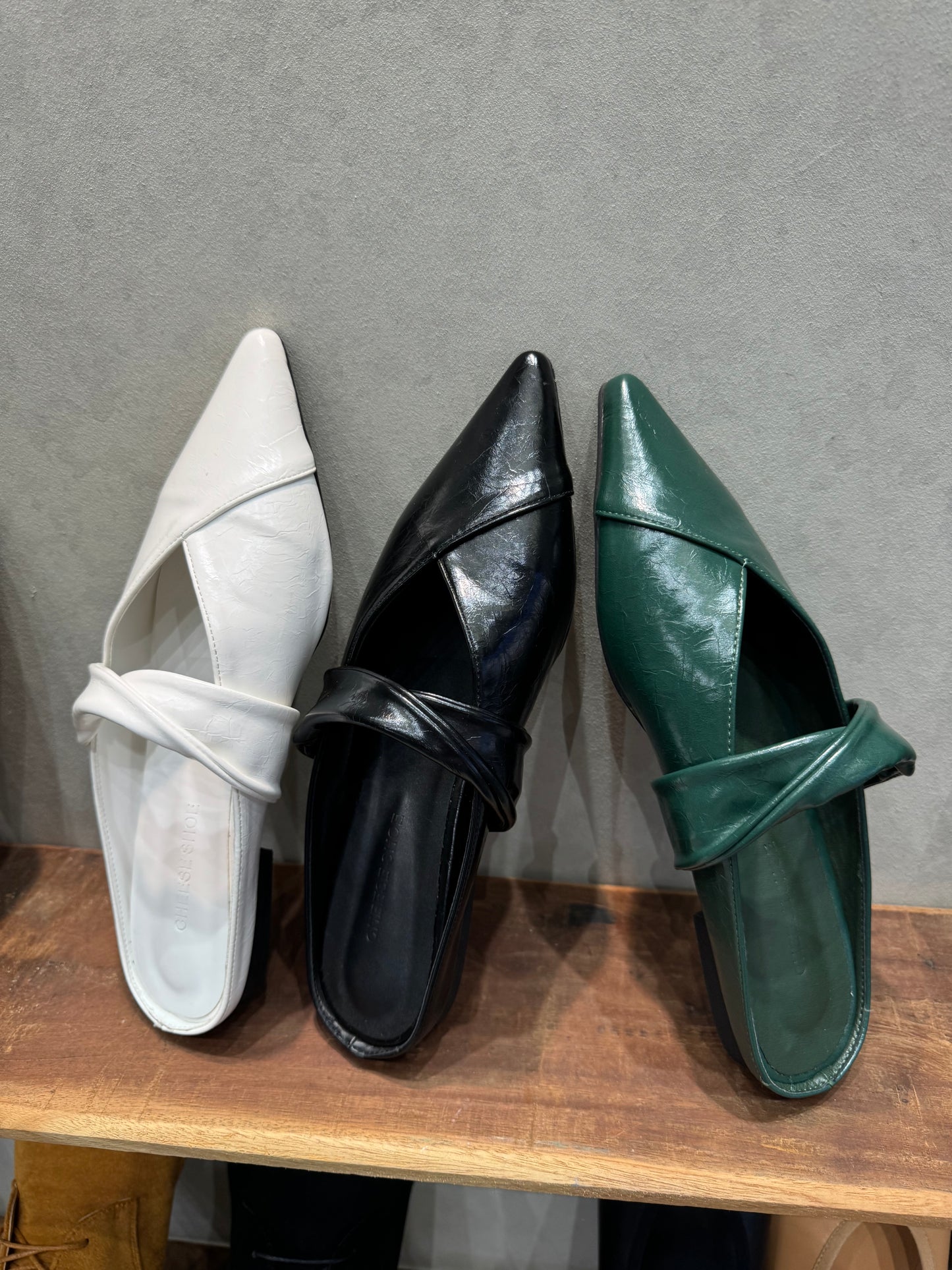 尖頭扭結帶涼拖