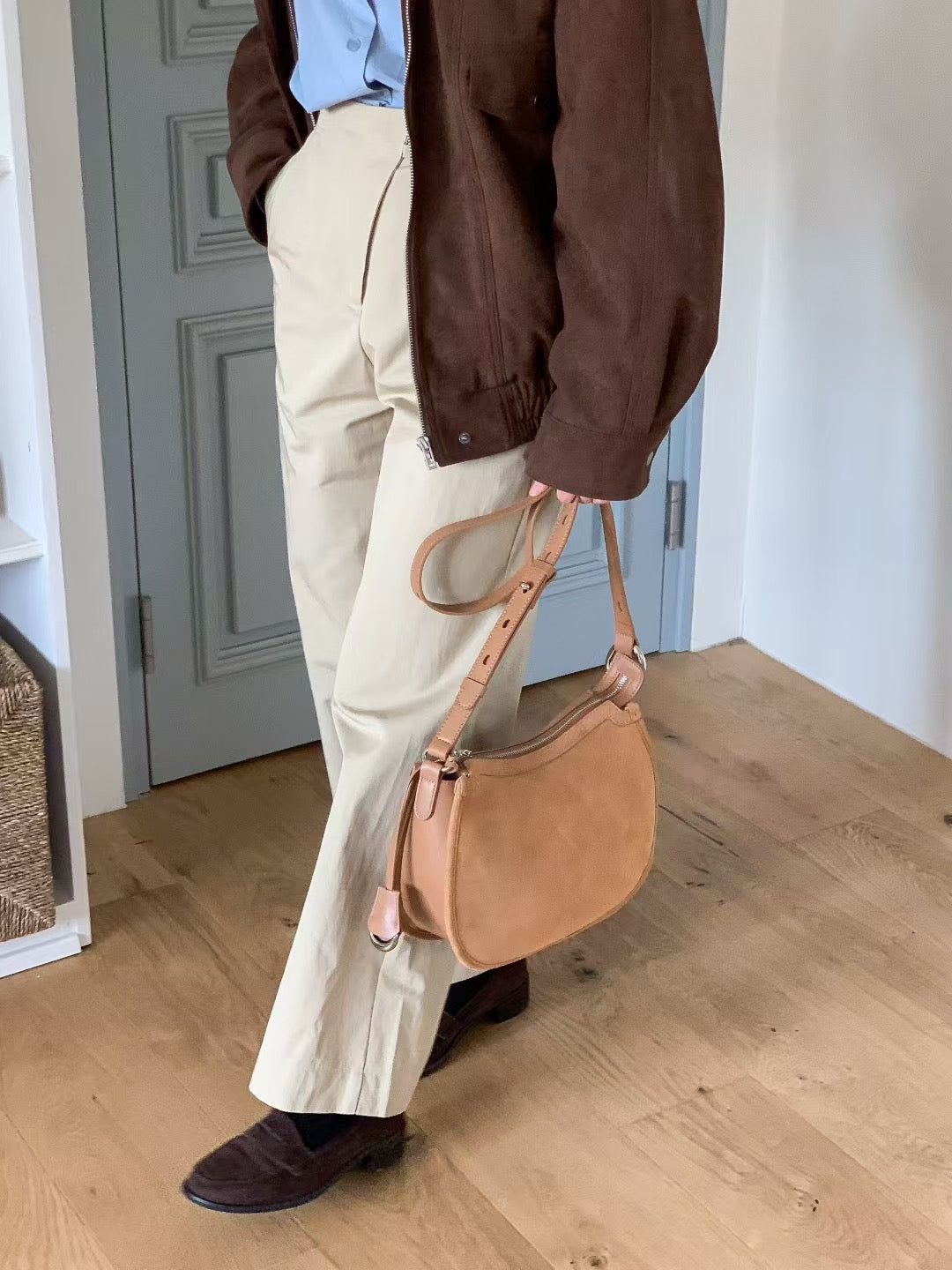 兩面真皮材質半月袋 ( 深/淺 ) 三種背法