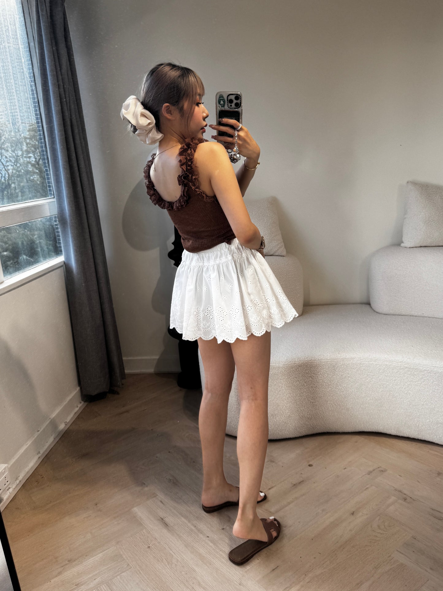 勾花波浪邊短裙 ( 白/啡 )