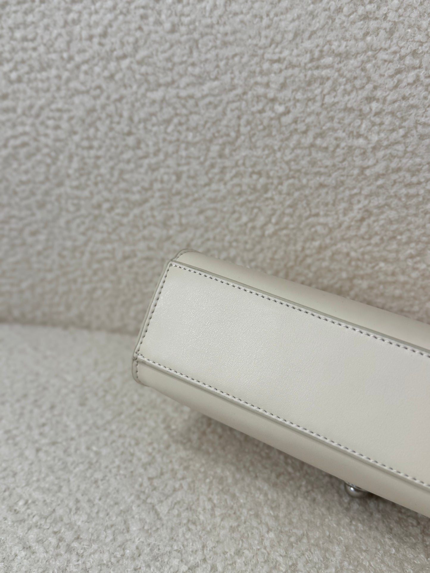 銀扣盒形真皮袋 ( 黑/白 )