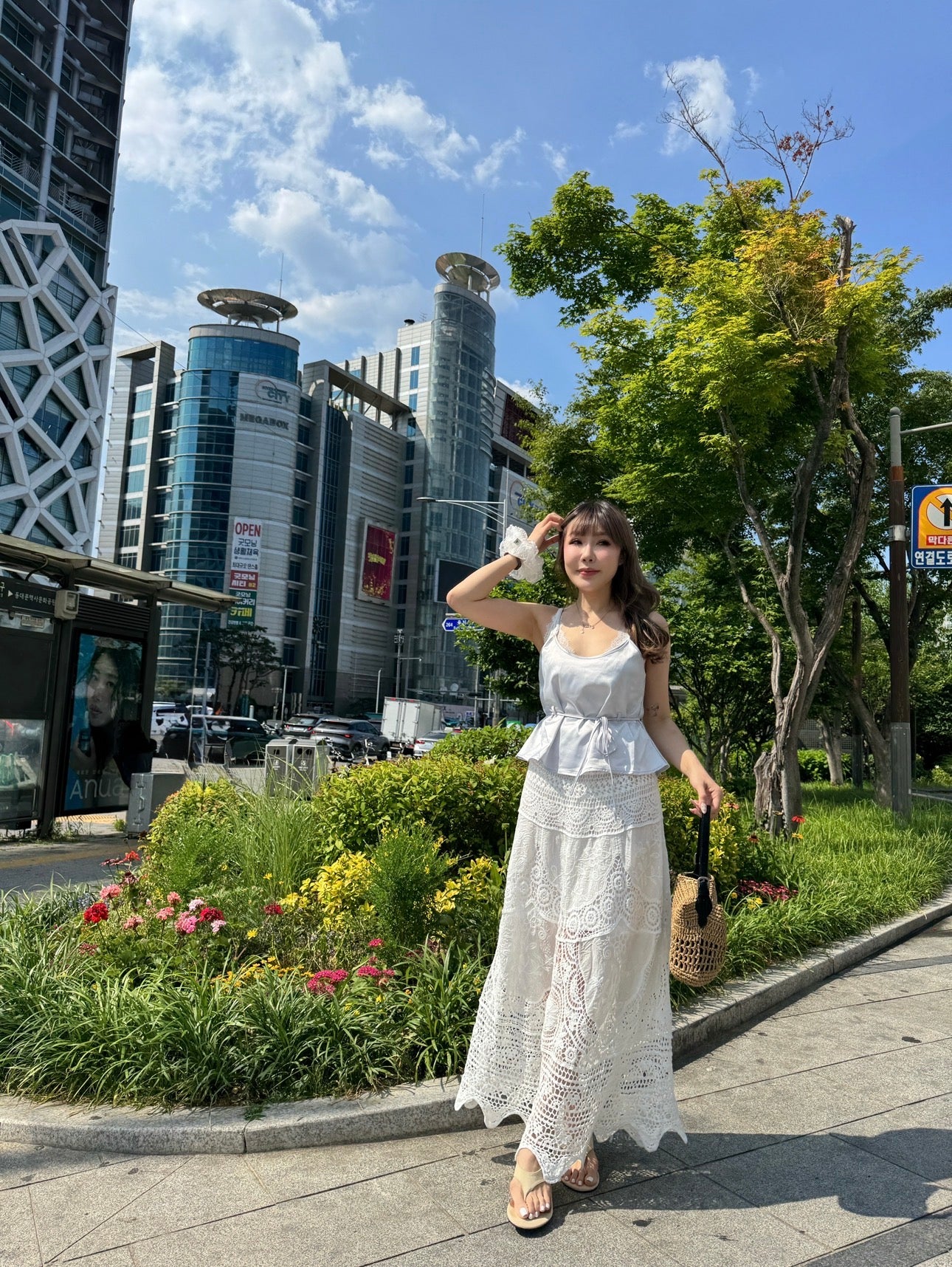 波浪腳鈎花白色長裙