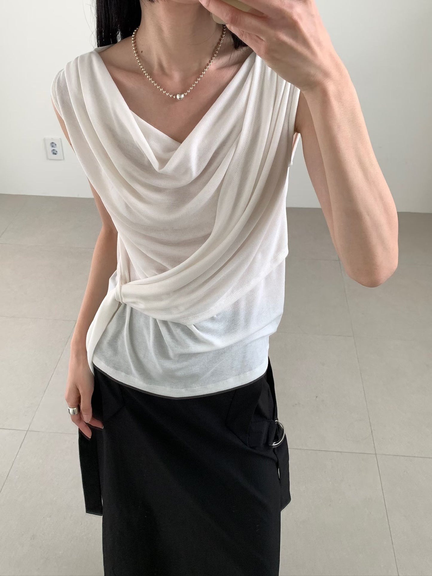 垂領修腰背心 ( 黑/白/灰 )