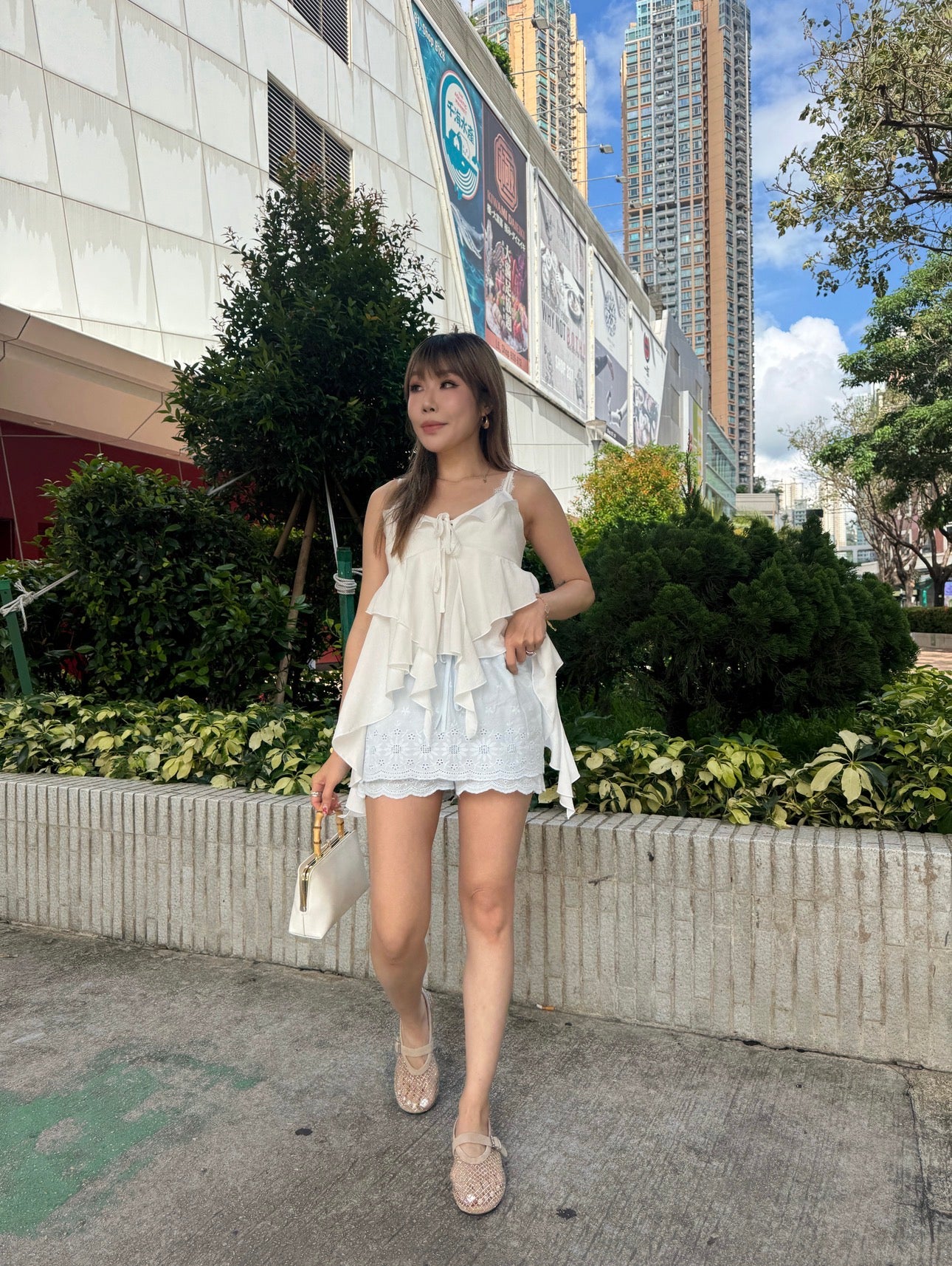 高質尖腳RUFFLE吊帶背心 ( 黑/白 )