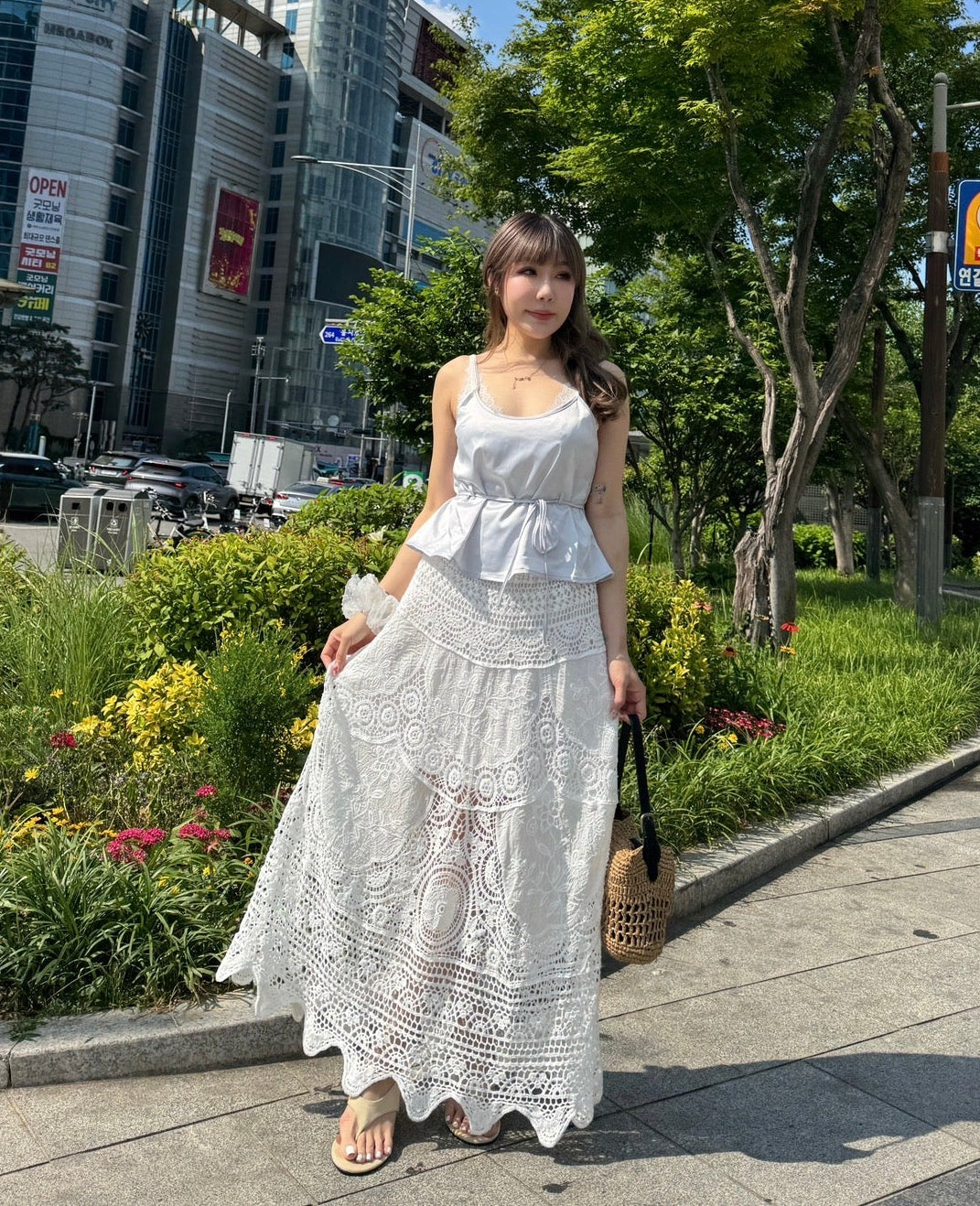 波浪腳鈎花白色長裙