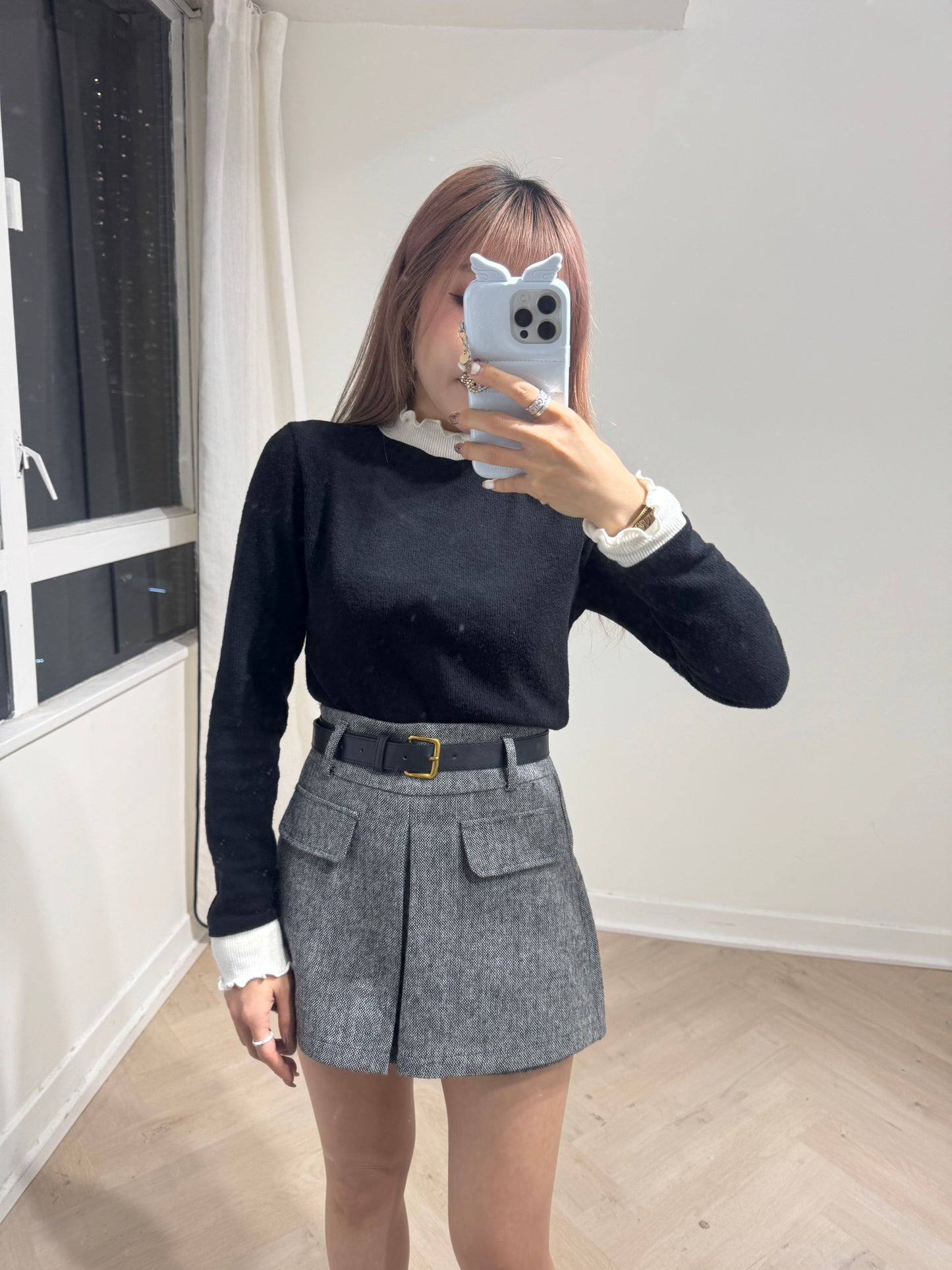 併色木耳邊抓毛上衣 ( 黑/白/藍/杏 )