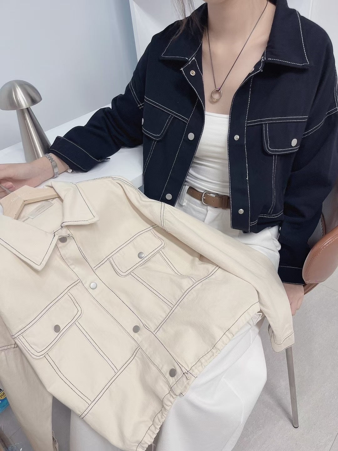 明線薄斜布外套 ( 黑/米 )