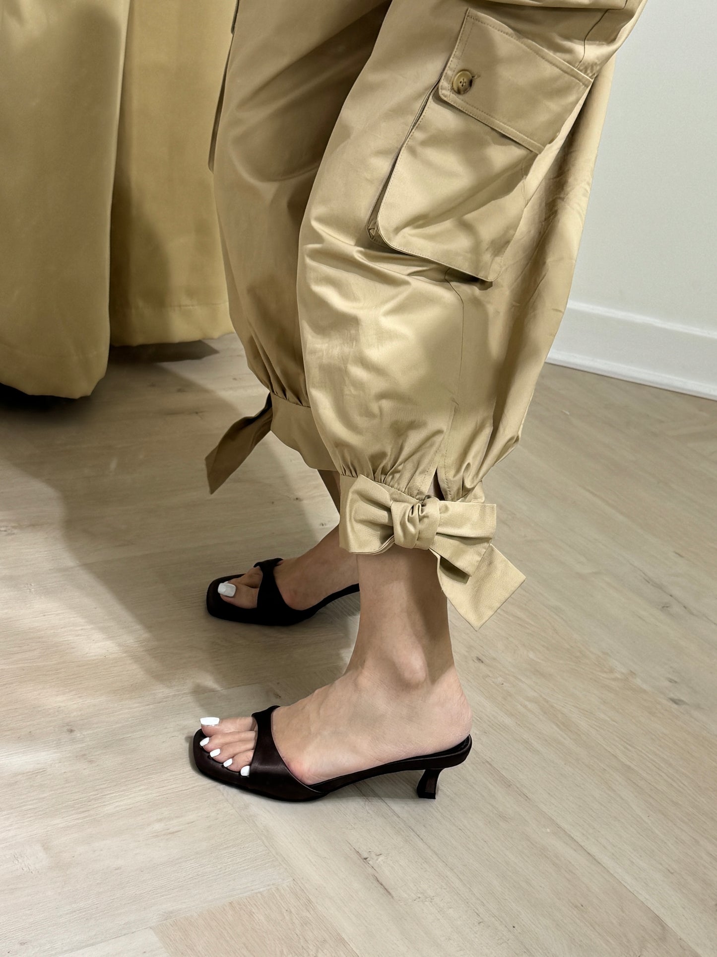 自家款！立體大口袋綁結工裝褲