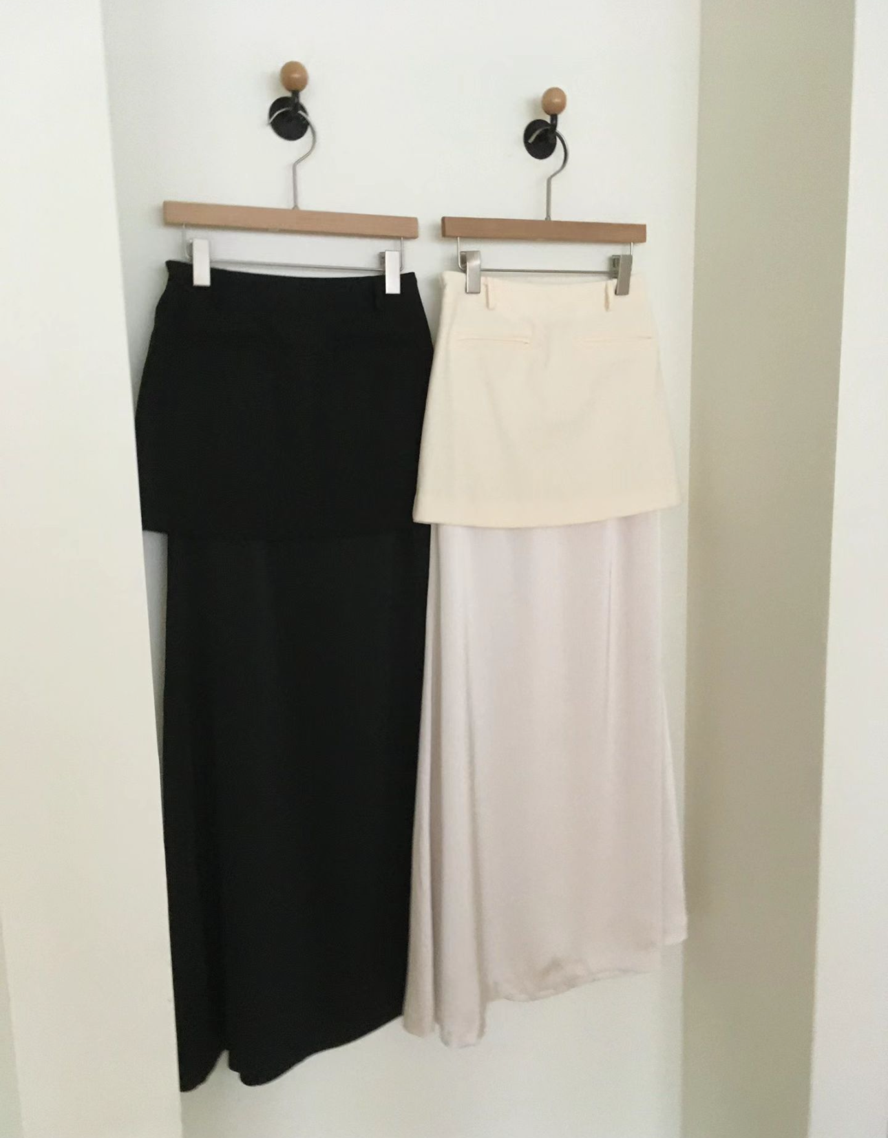 絲質併絨面層次長裙 ( 黑/米白 )