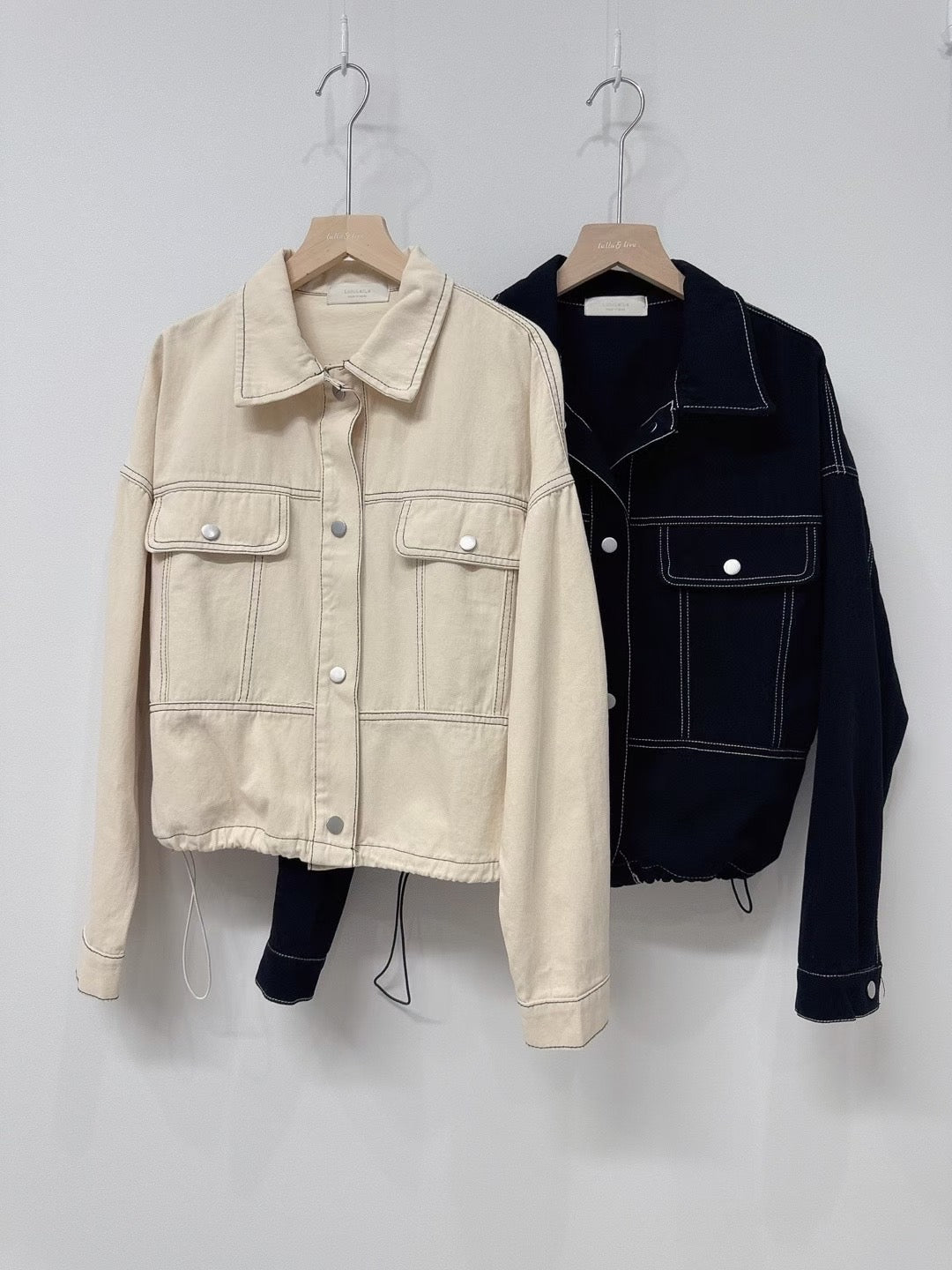 明線薄斜布外套 ( 黑/米 )