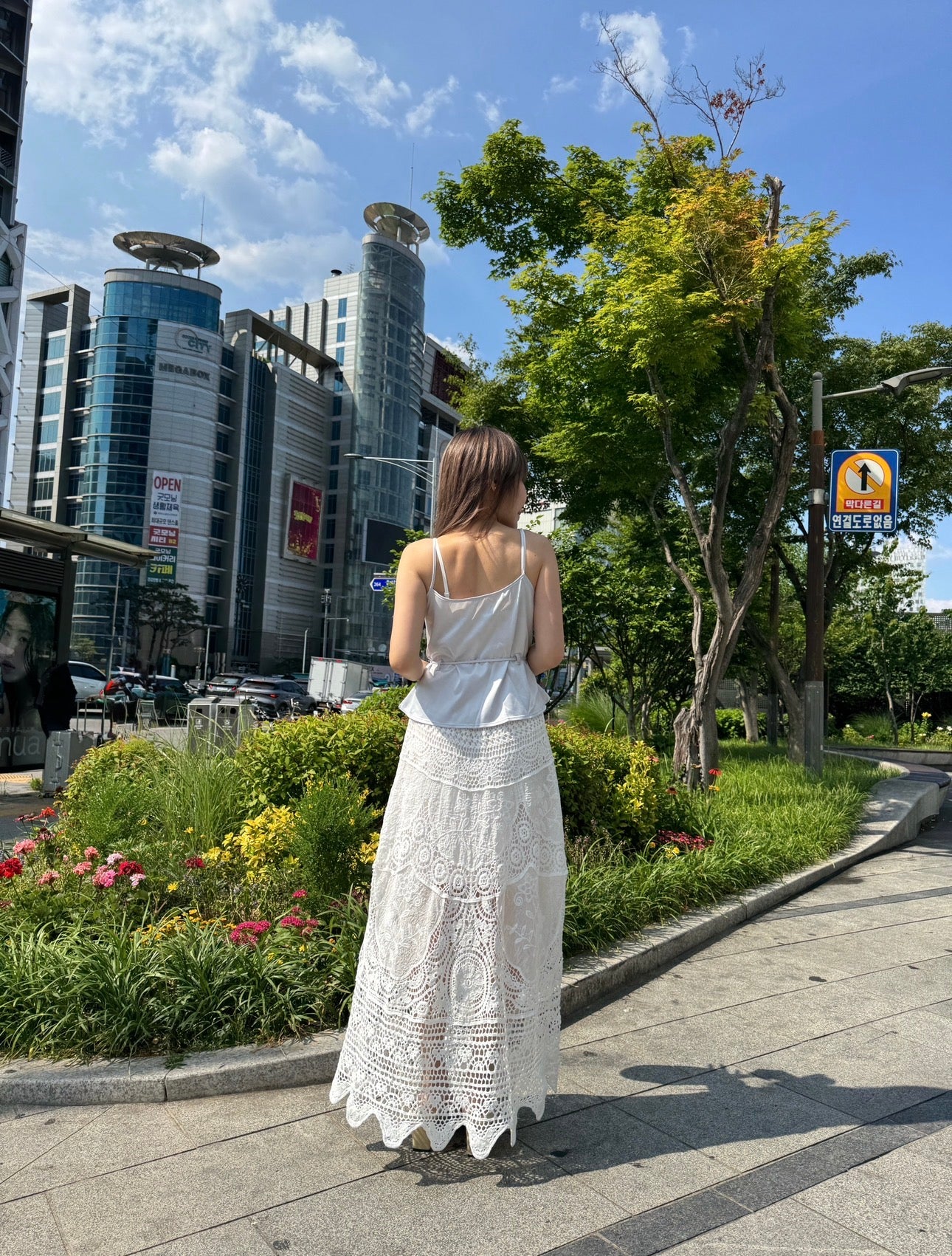 波浪腳鈎花白色長裙
