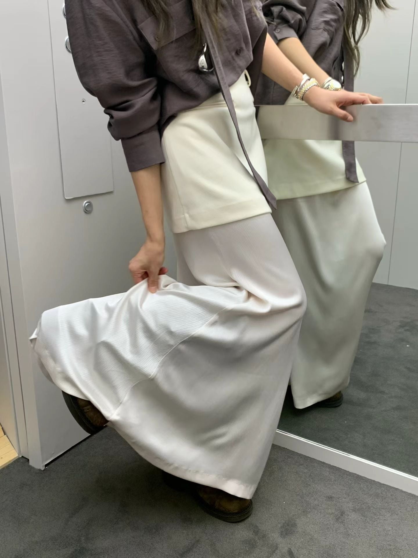 絲質併絨面層次長裙 ( 黑/米白 )