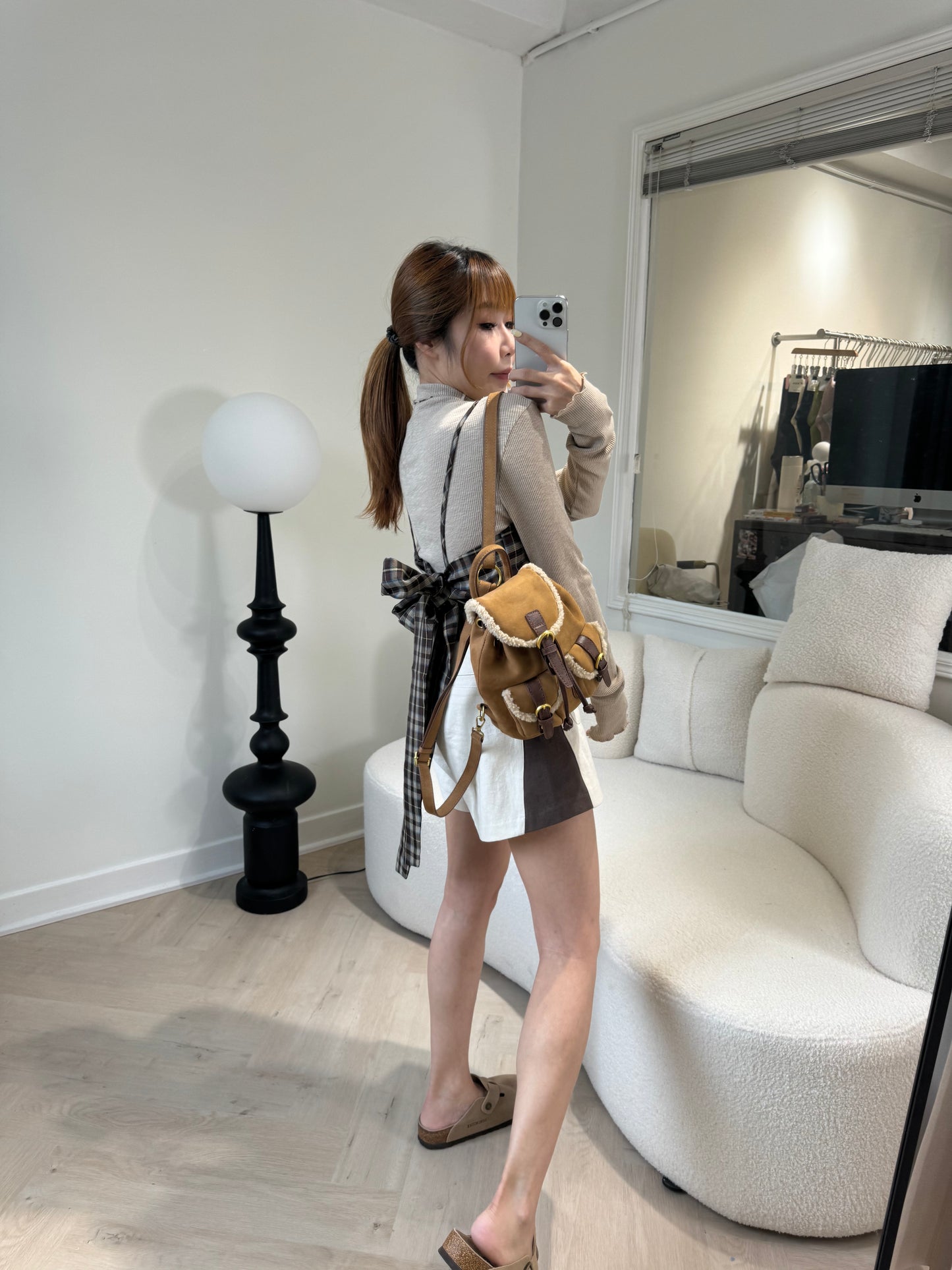 羊羔毛麂布背包