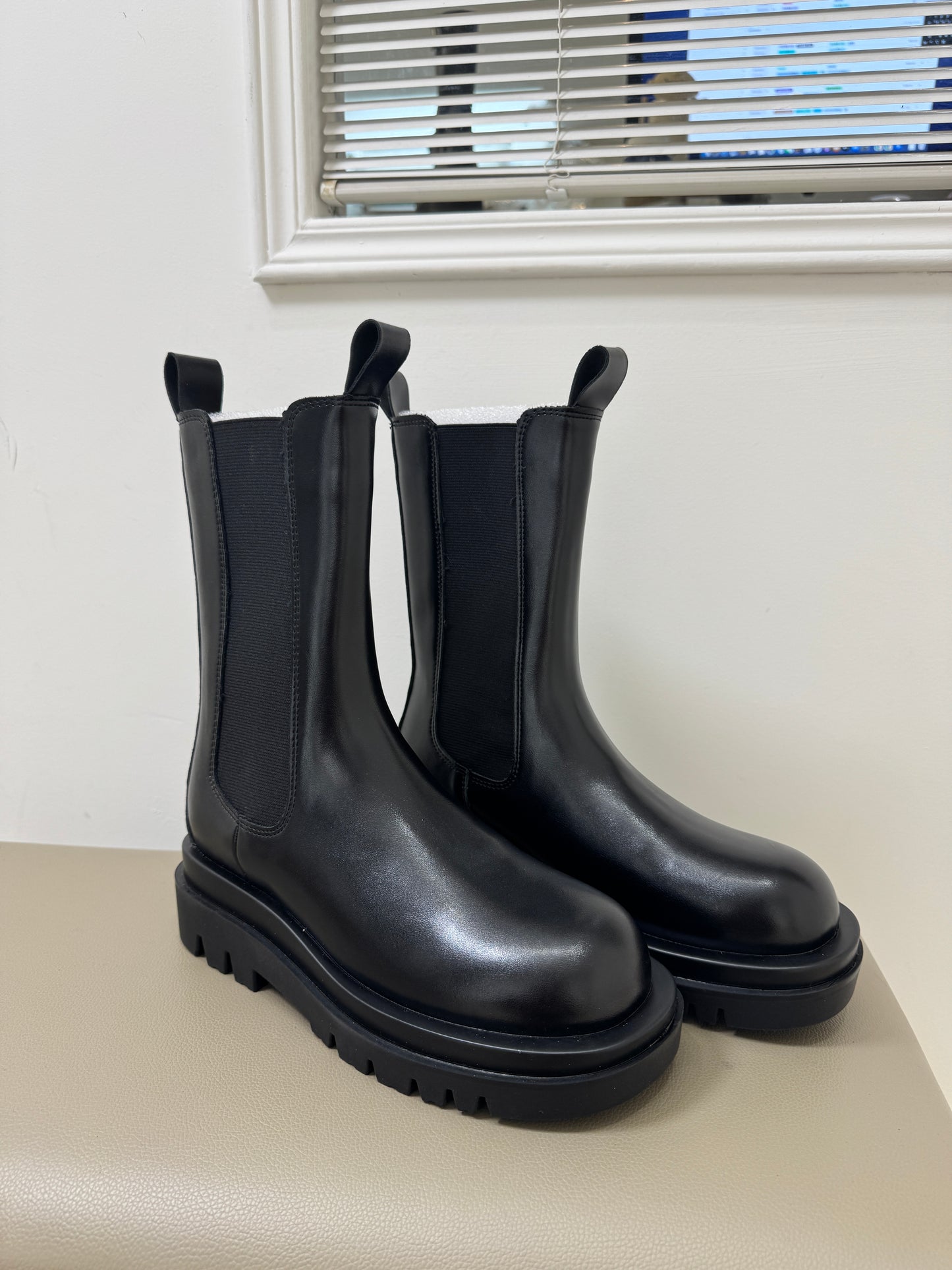 黑色圓頭真皮BOOT
