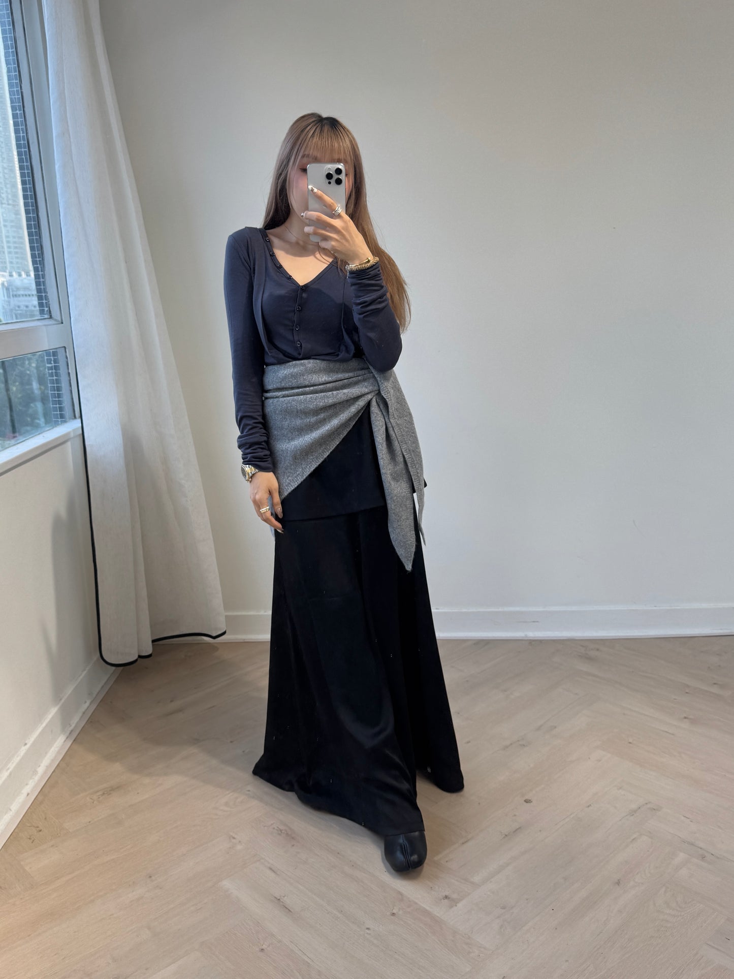 絲質併絨面層次長裙 ( 黑/米白 )