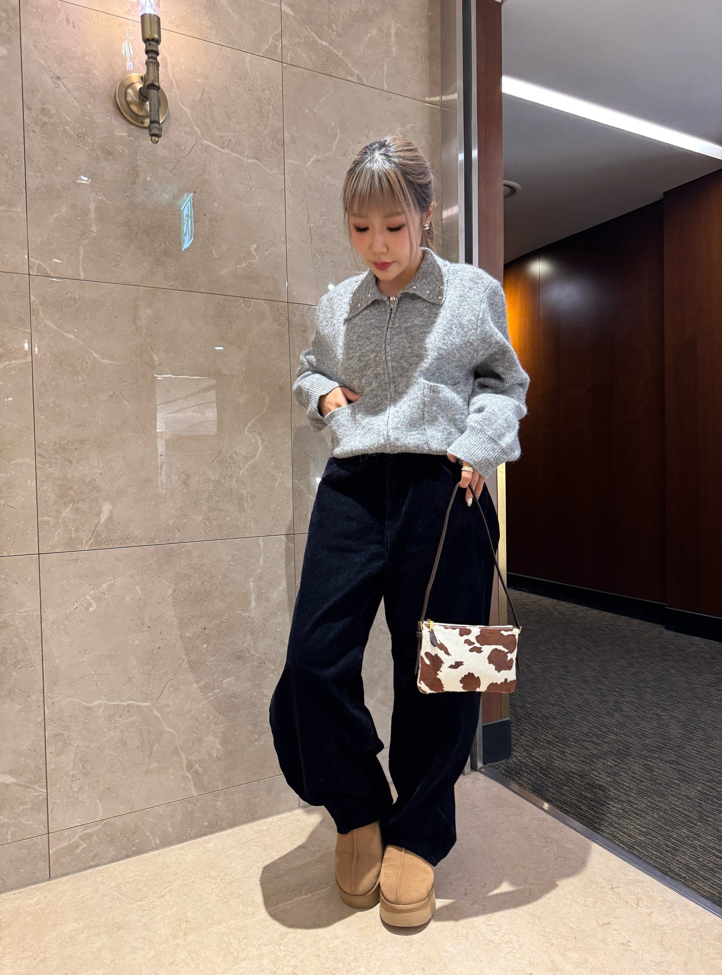 乳牛紋真皮馬毛扁形手袋 ( 附長帶 )