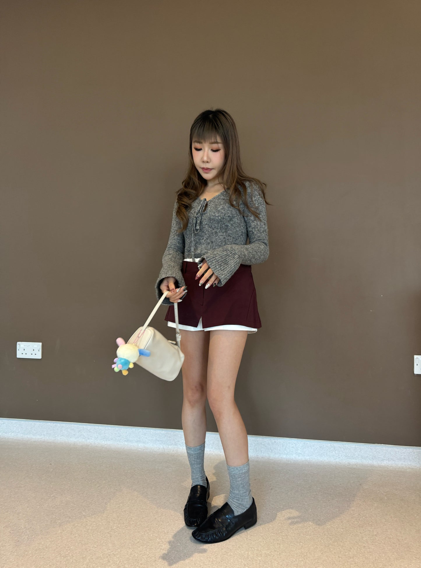 綁繩喇叭袖冷線上衣 ( 灰/米白 )