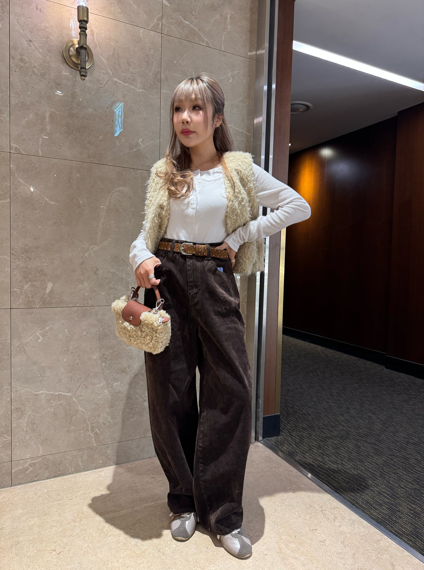 滑毛毛口袋背心外套 ( 白/杏 )