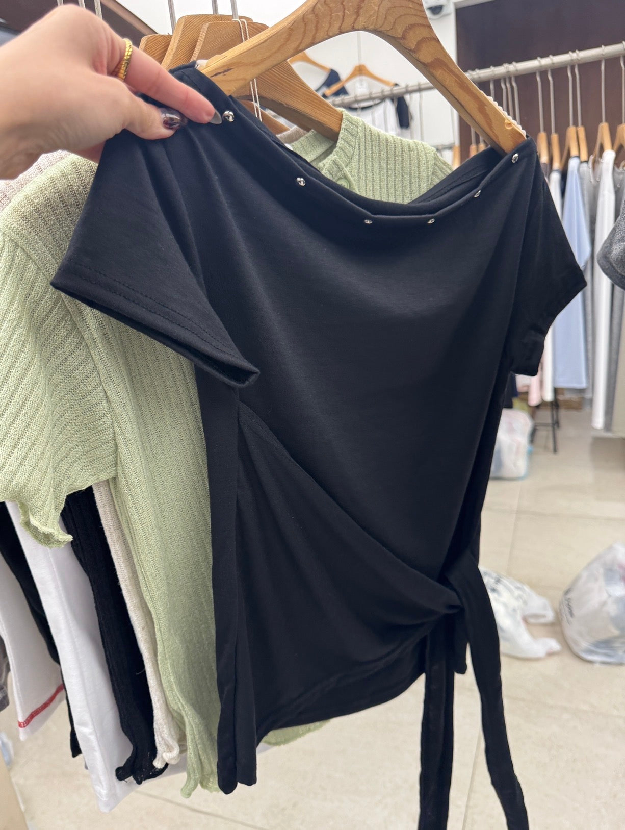 綁帶釘釘領棉TEE ( 黑/灰/米白 )