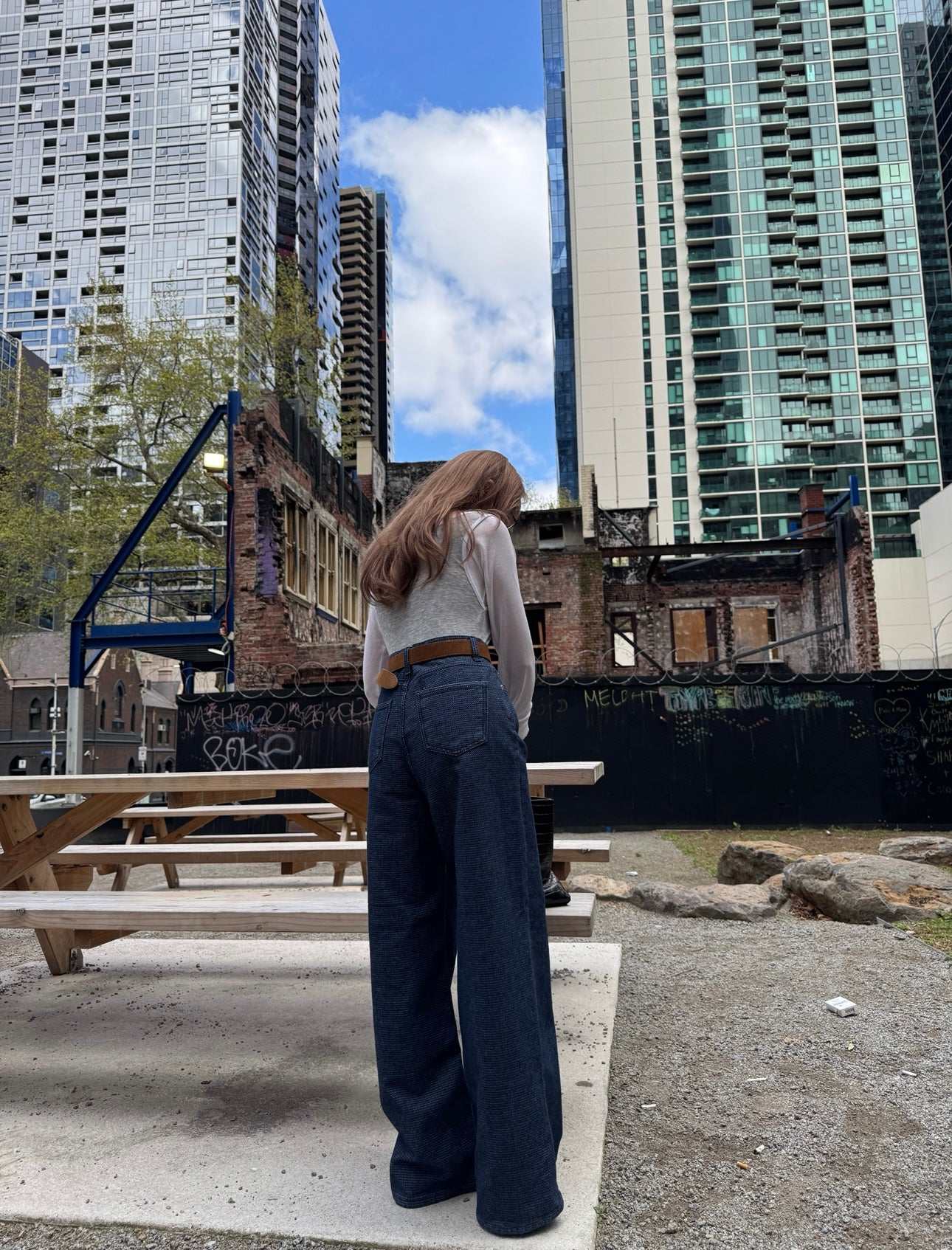 壓花紋深藍長牛仔褲 ( S/M/L )