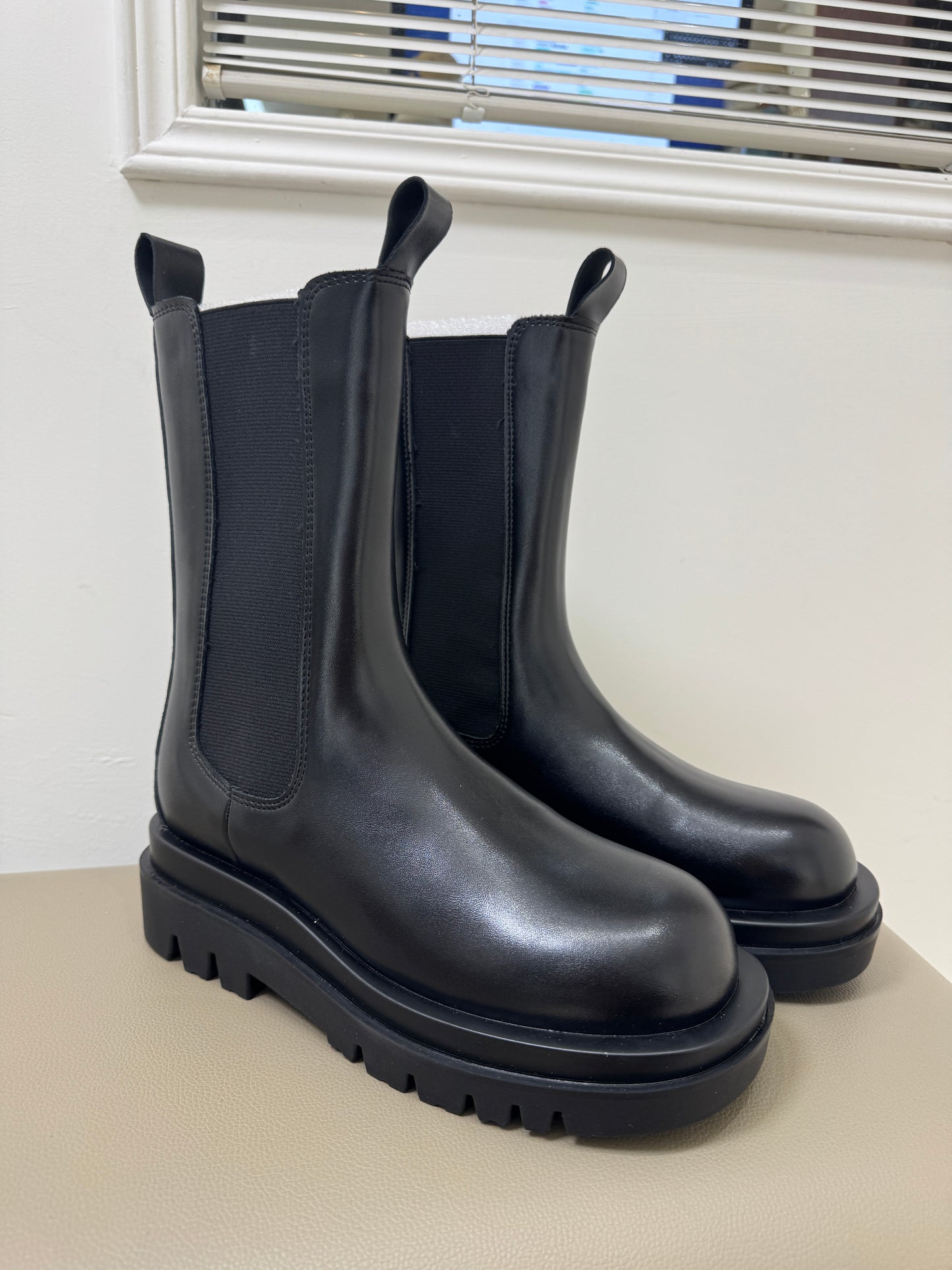 黑色圓頭真皮BOOT