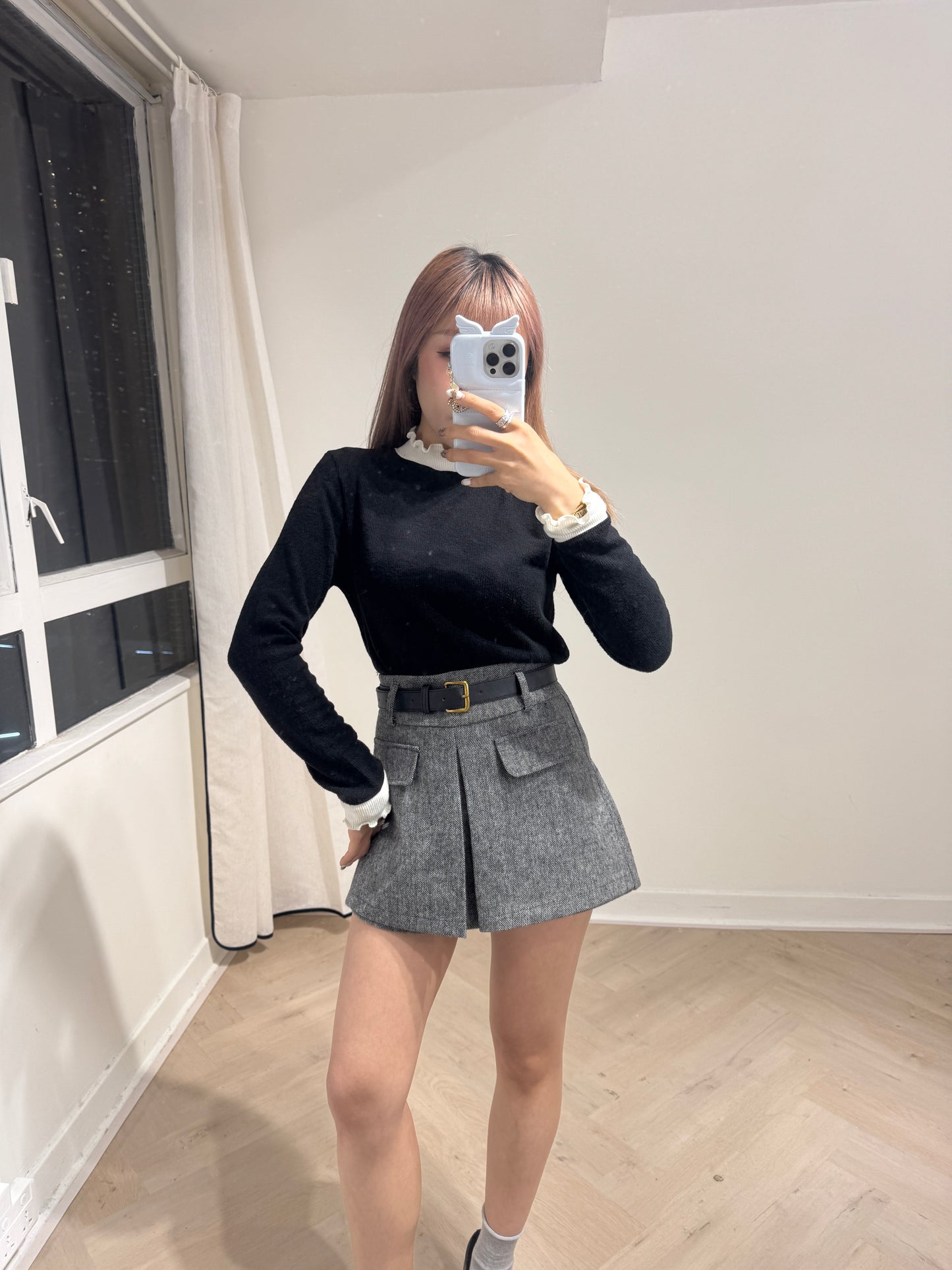 併色木耳邊抓毛上衣 ( 黑/白/藍/杏 )