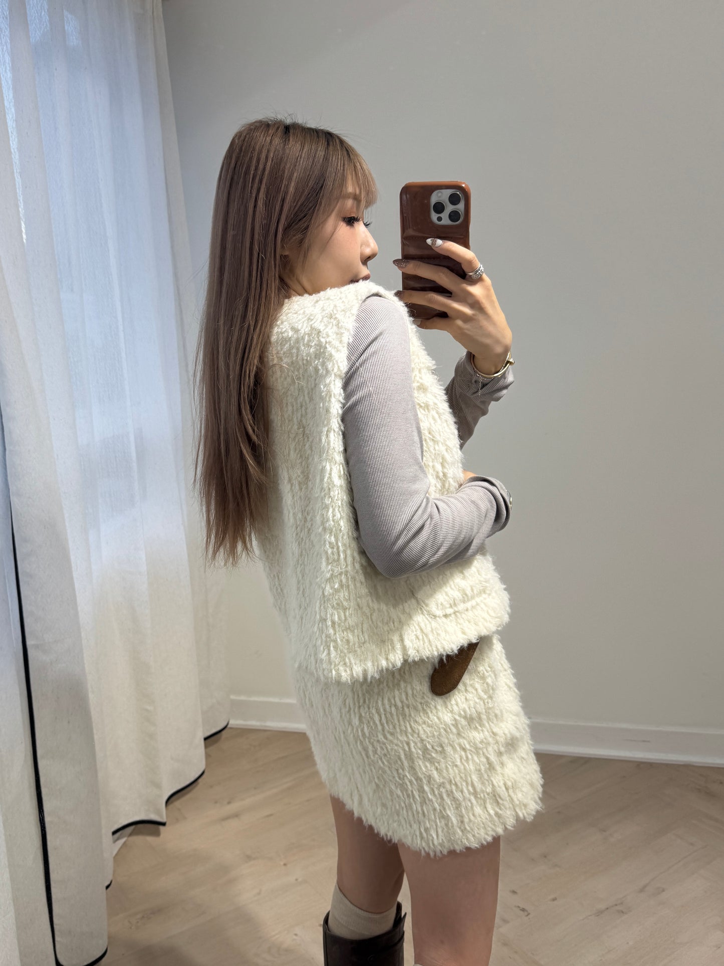 滑毛毛口袋背心外套 ( 白/杏 )