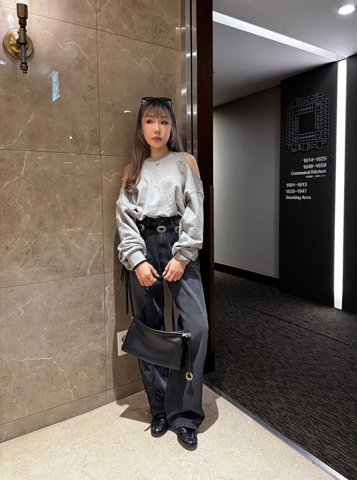 心心銀扣露肩衛衣 ( 黑/米白/灰/淡軍綠 )