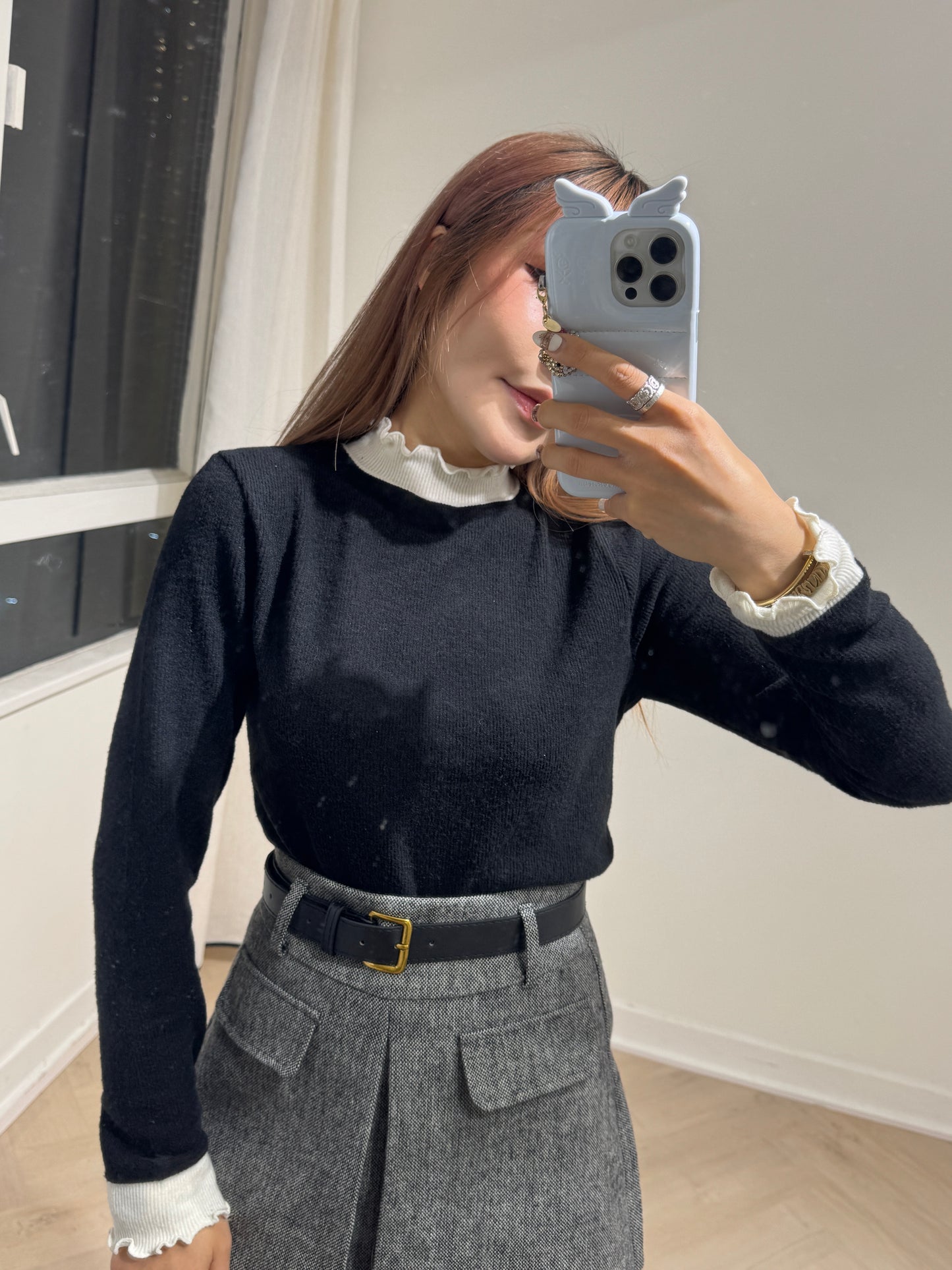 併色木耳邊抓毛上衣 ( 黑/白/藍/杏 )