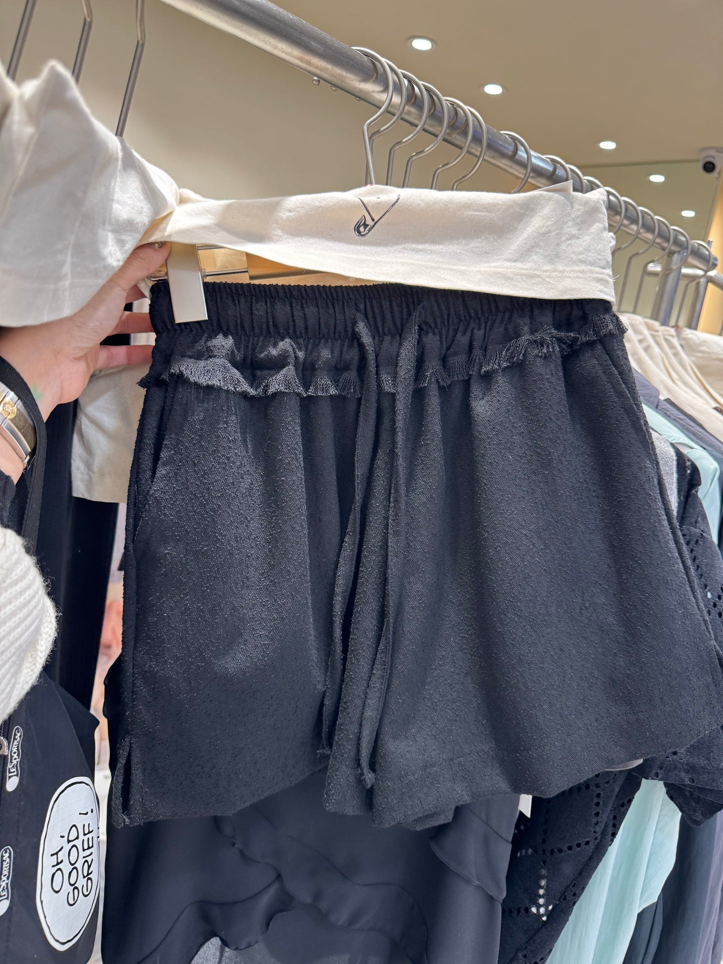 蘇蘇面料橡筋短褲 ( 黑/米 )