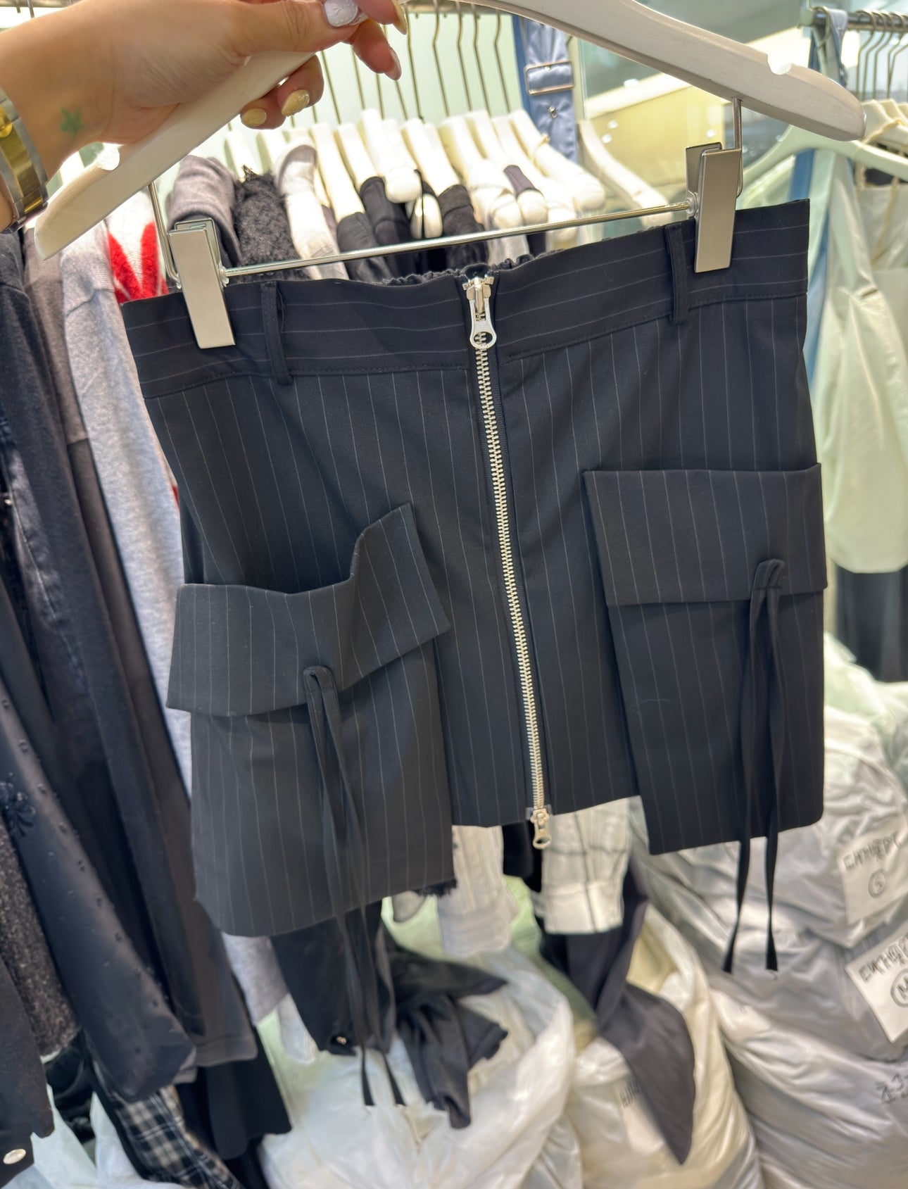 幼直紋大口袋拉鍊短裙 ( 黑/灰 )