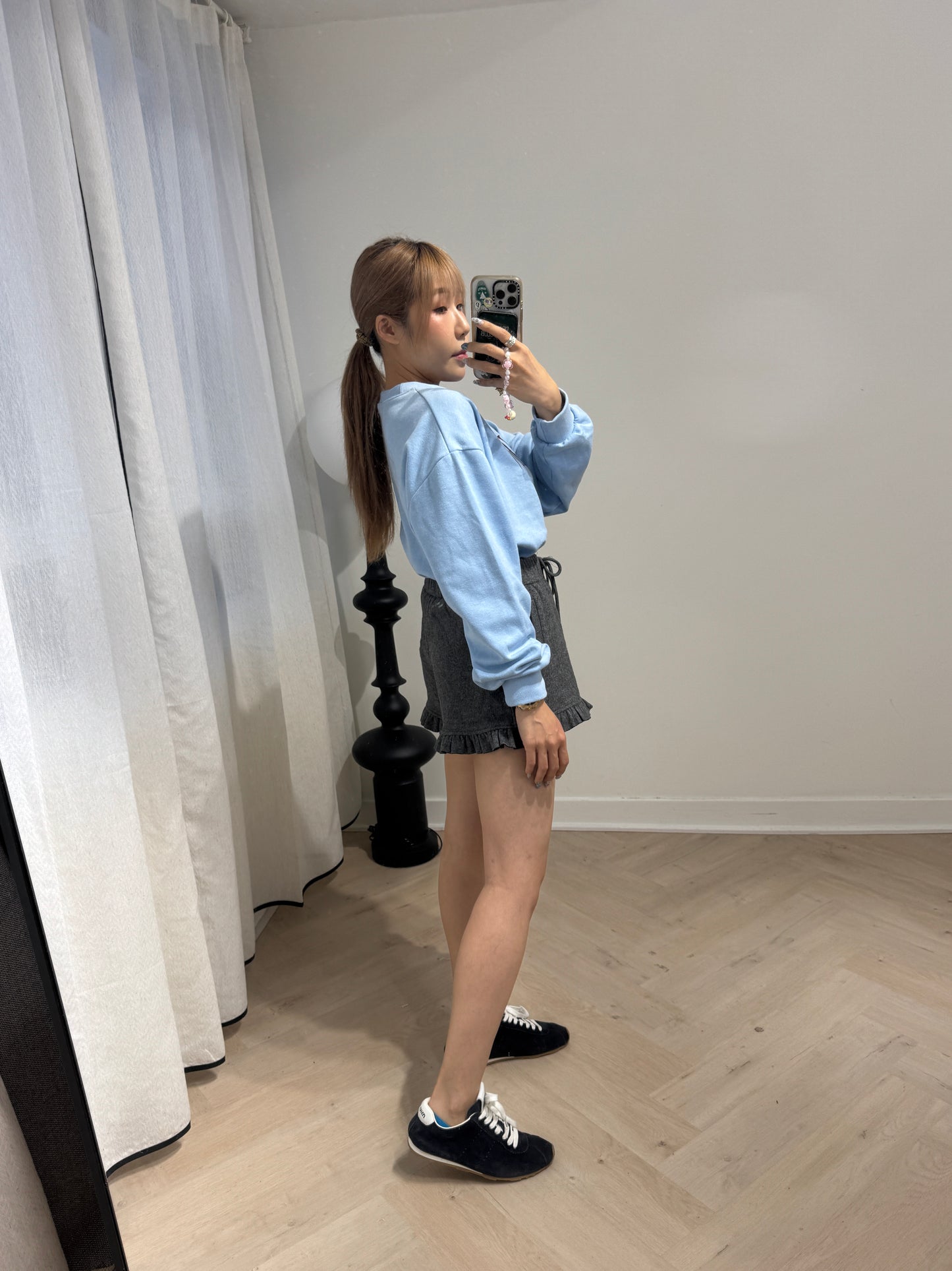 深灰色花邊腳綿絨短褲