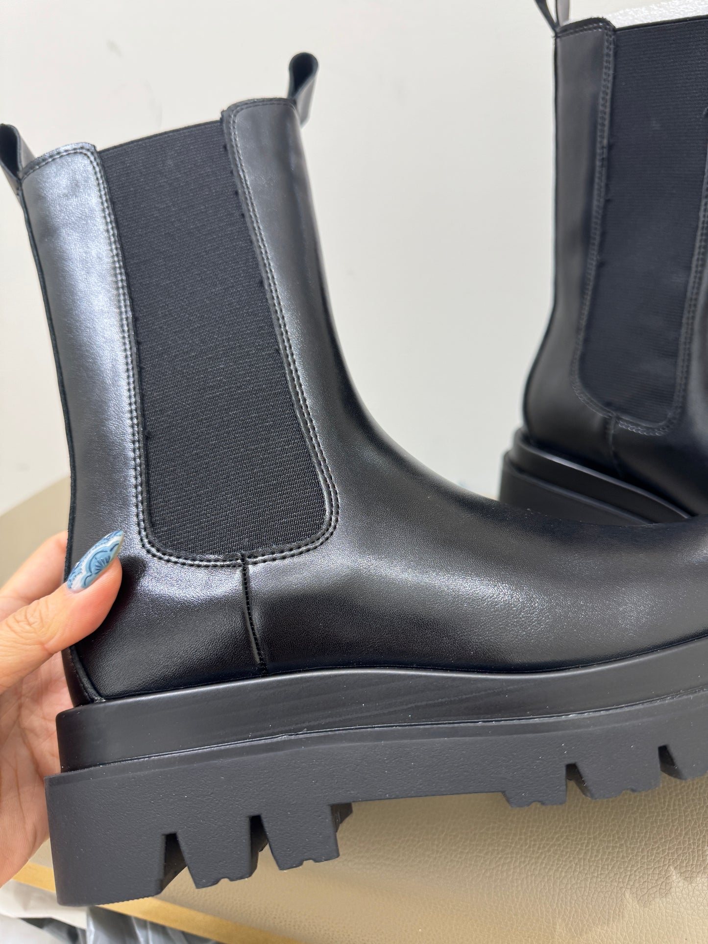 黑色圓頭真皮BOOT