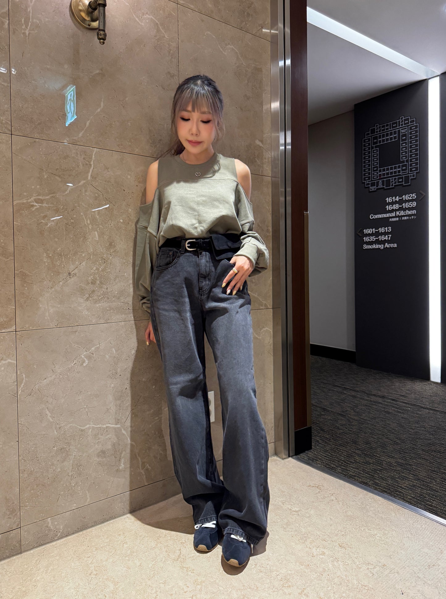 心心銀扣露肩衛衣 ( 黑/米白/灰/淡軍綠 )